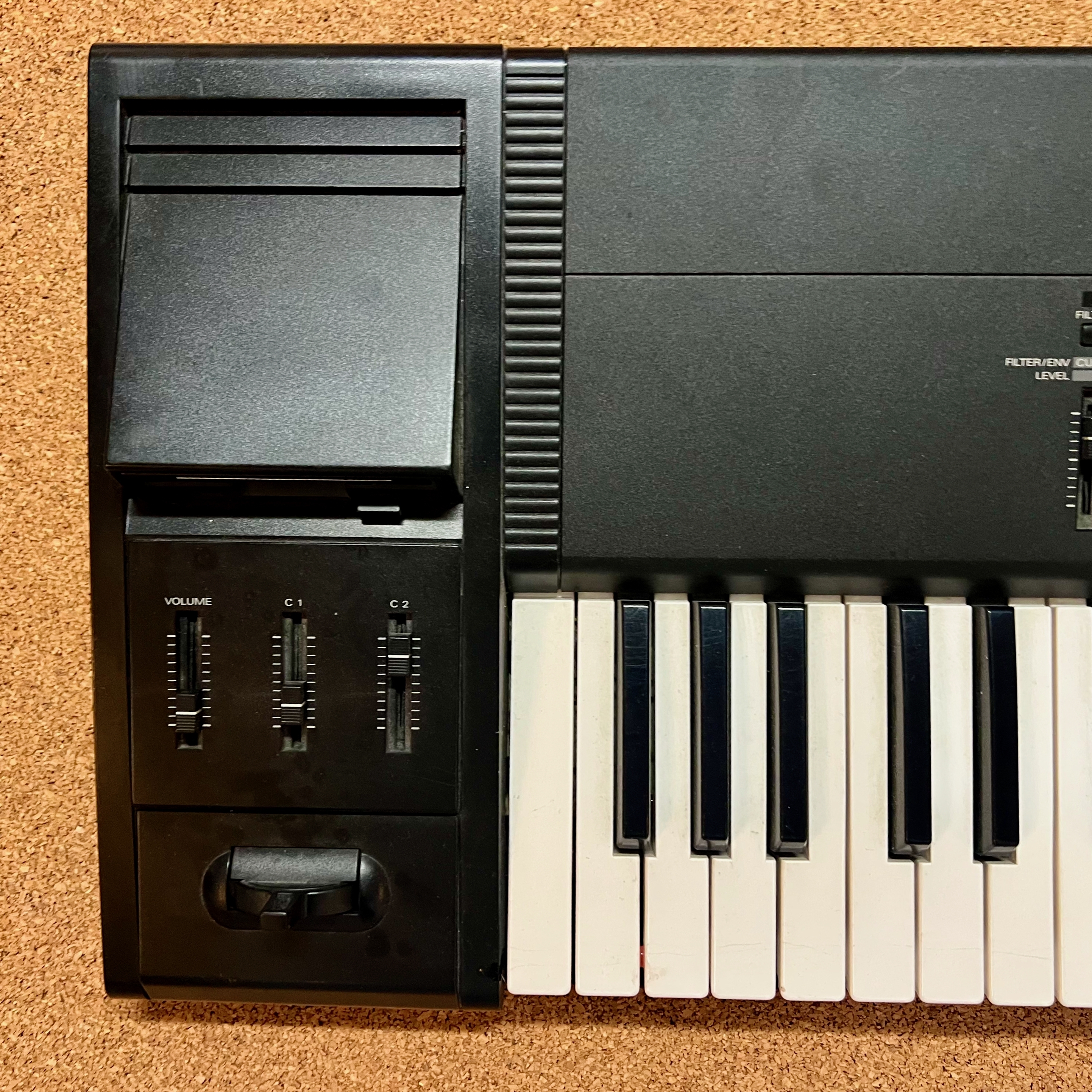Roland XP-80 (2977)