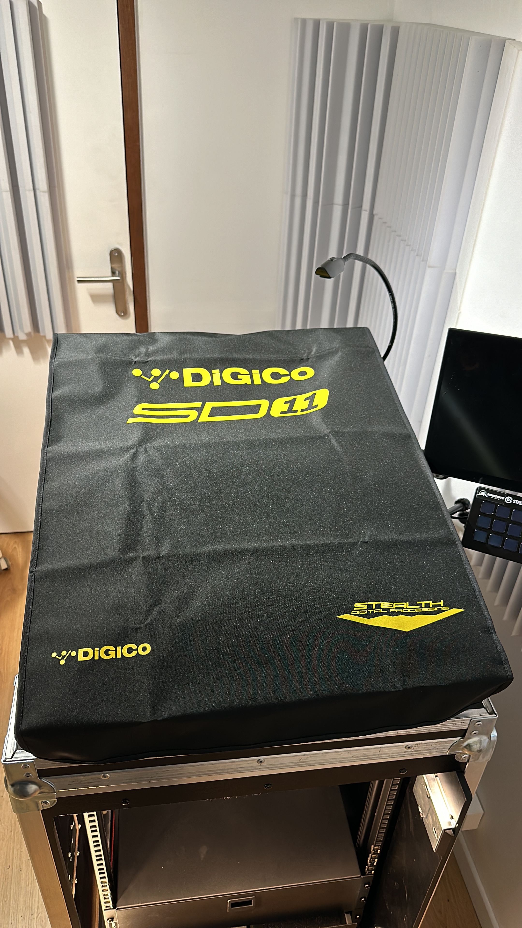 Dust cover