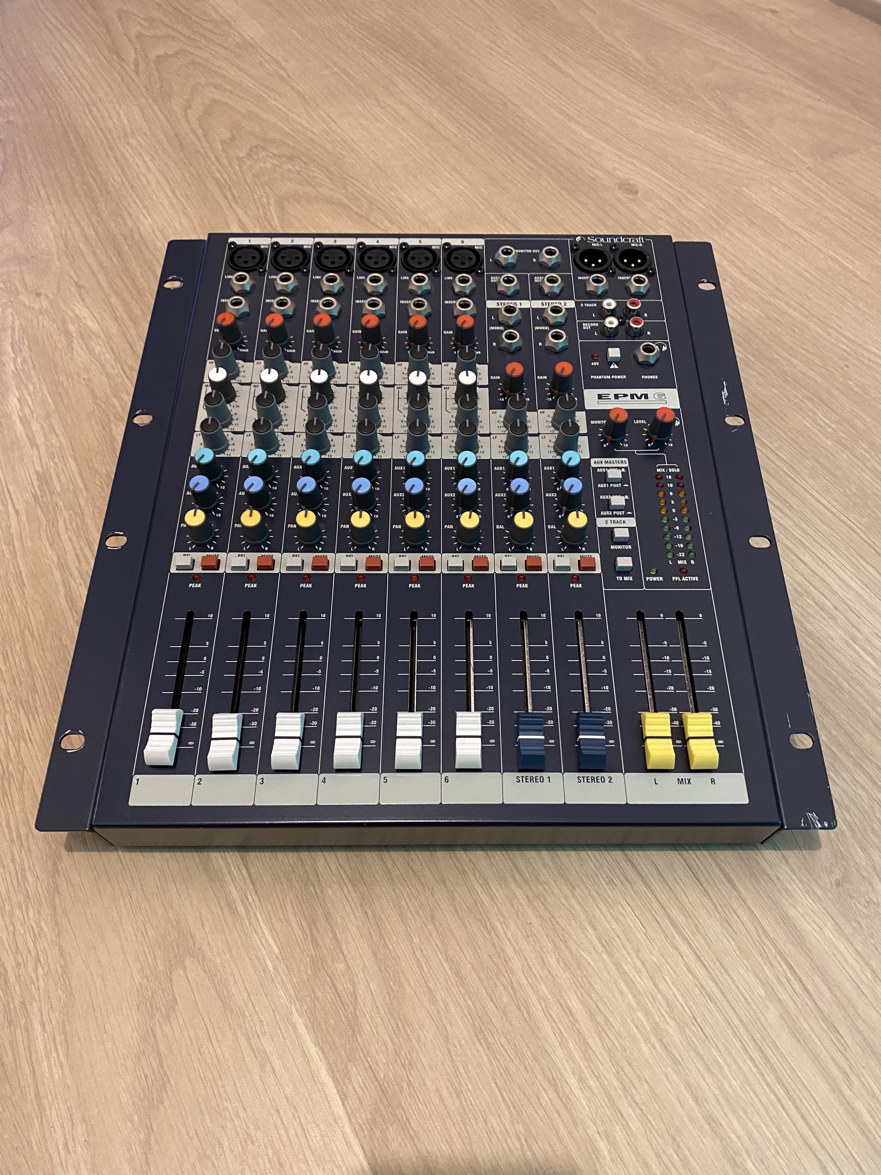 Vends Soundcraft EPM6