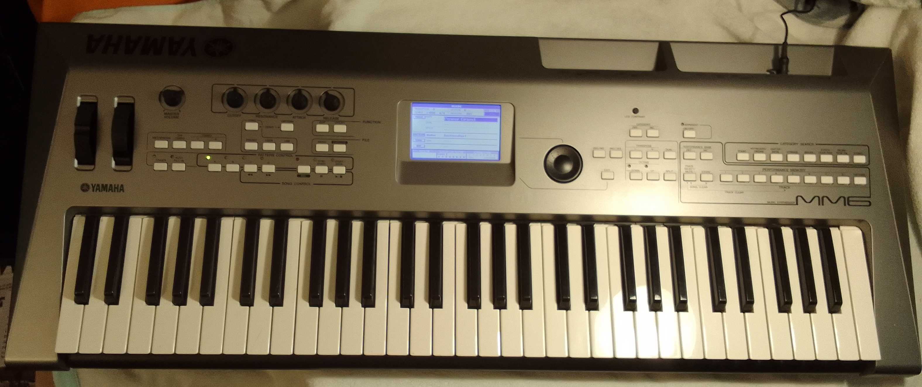 Vends workstation Yamaha MM6