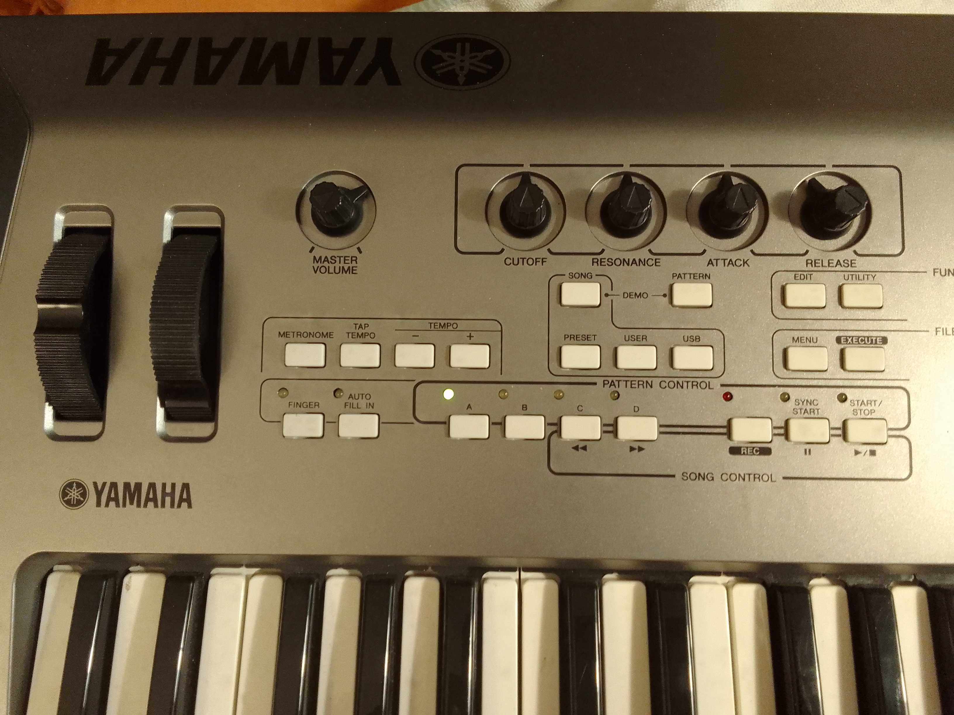Yamaha MM6 (68586)