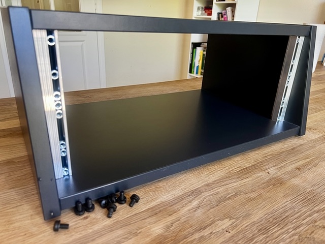 Rack Thon Studio Desktop Rack 4U black