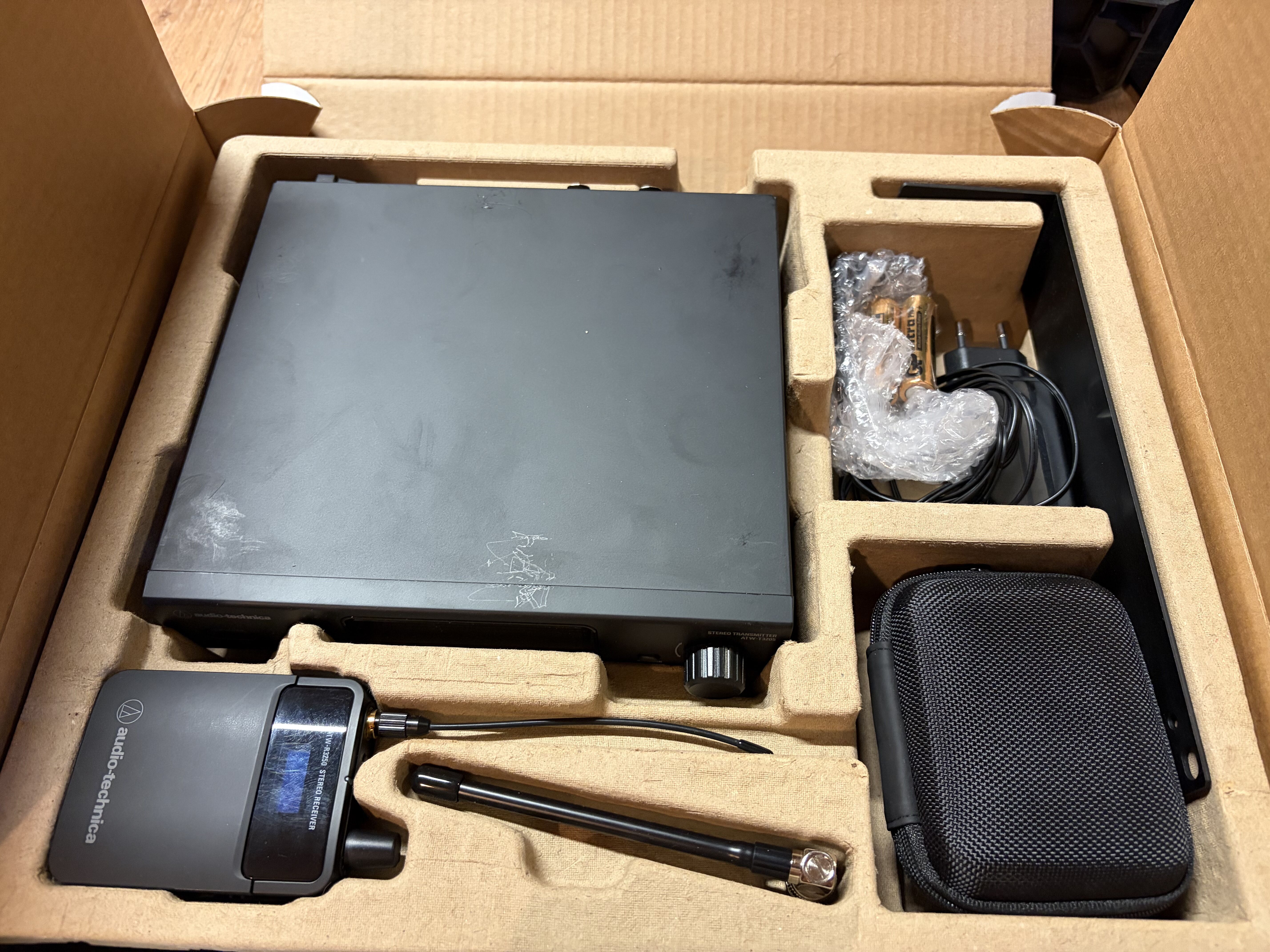 Vends 2x in-ear sans fil Audio-Technica ATW-3255 DF2  