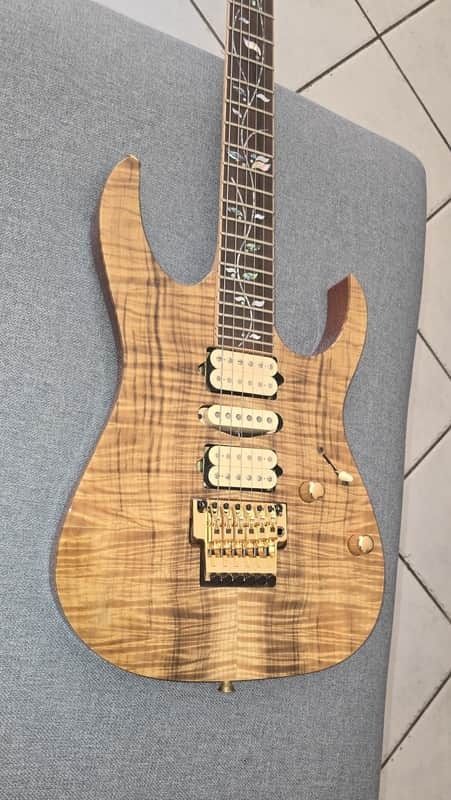 Fender Stratocaster Tom DeLonge Signature Édition Limitée – Excellent état