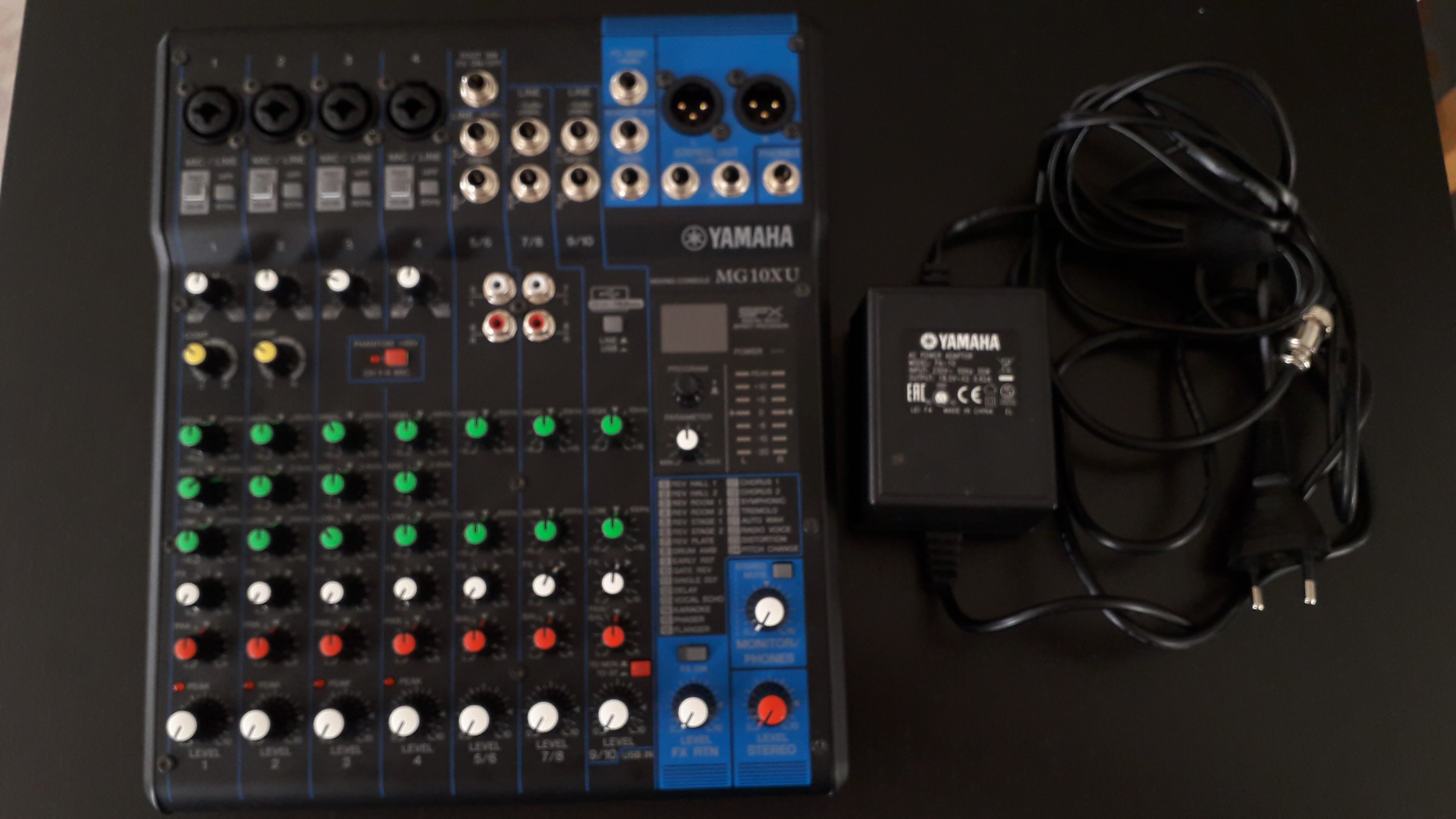 Vend table de mixage yamaha MG10XU