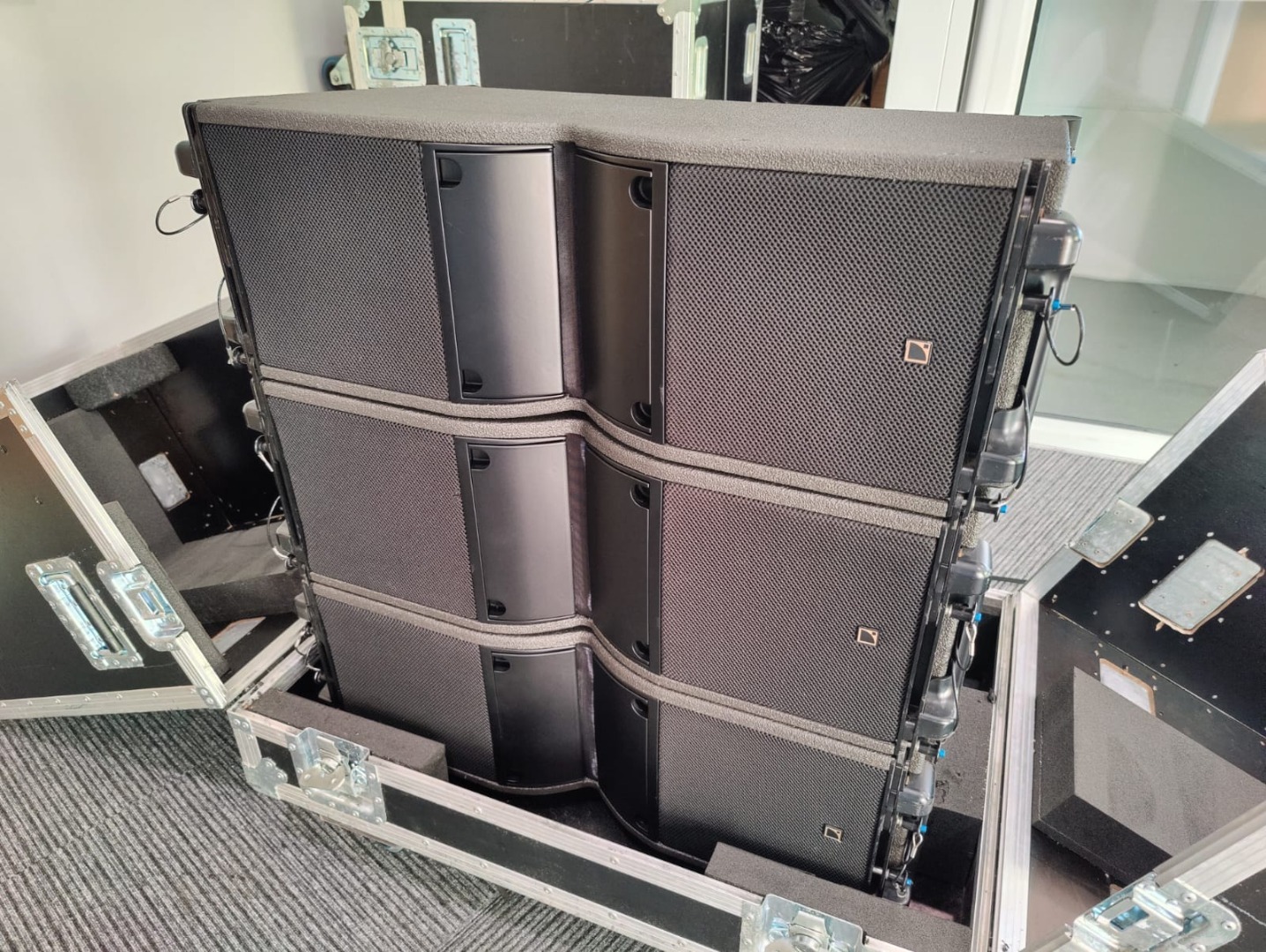 L-Acoustics Kara II, excellent état, étuis de transport inclus (2500 € x 1)