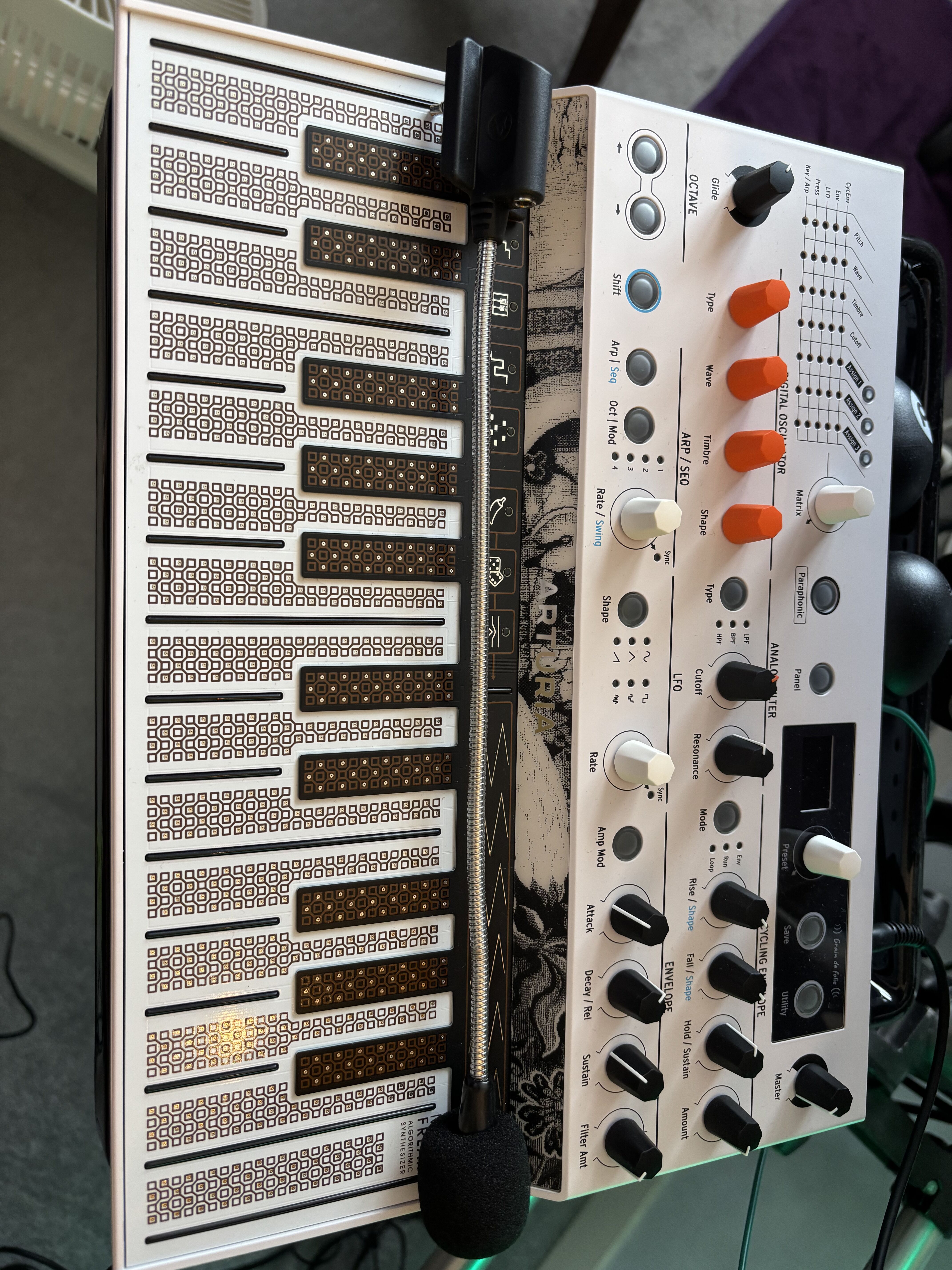 Echange Microfreak neuf contre Minibrute 2 KB