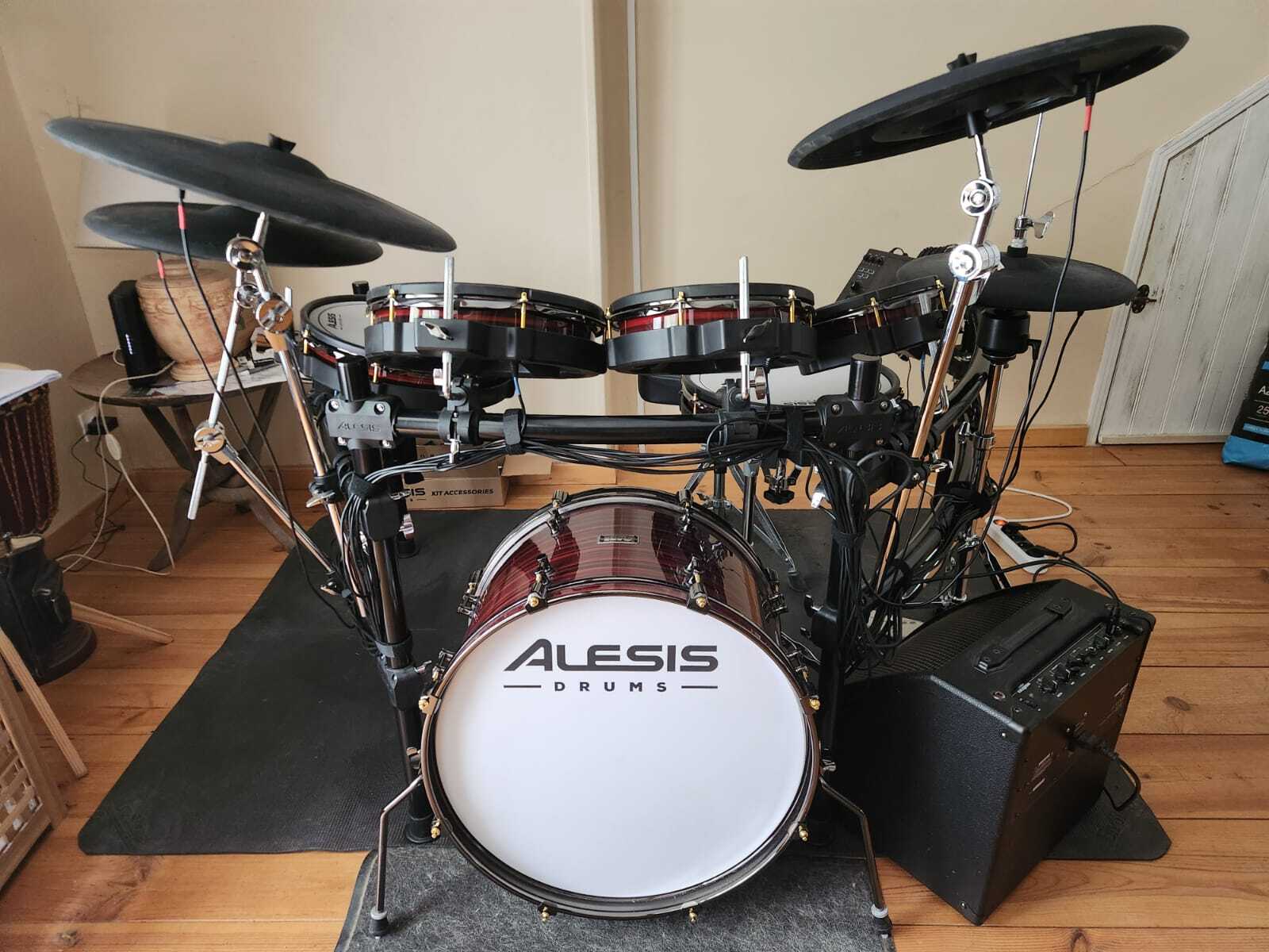 Vends batterie électronique Alesis Strata prime