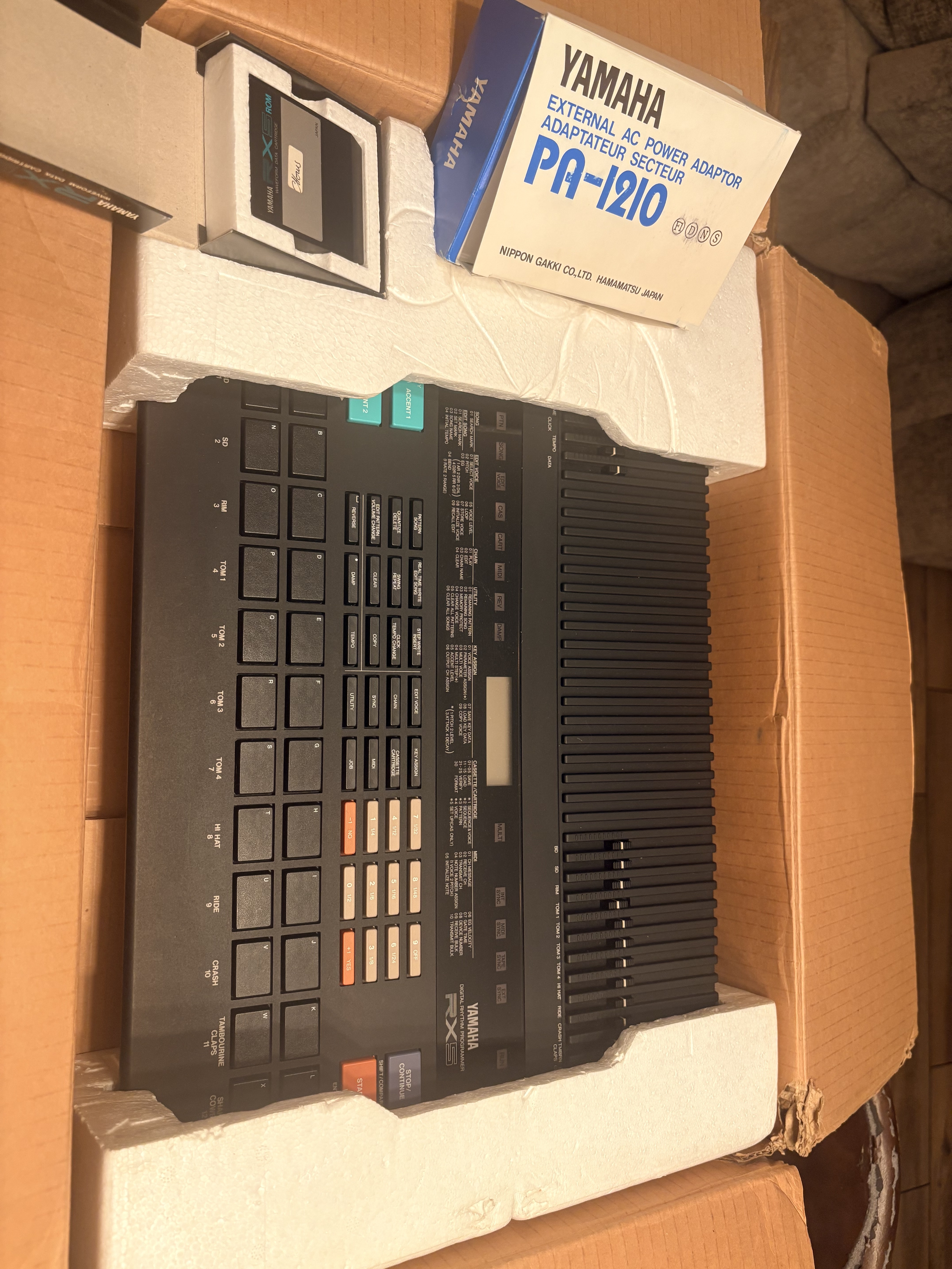 Yamaha RX5 d’origine + cartouche ,manuel , boîte origibe
