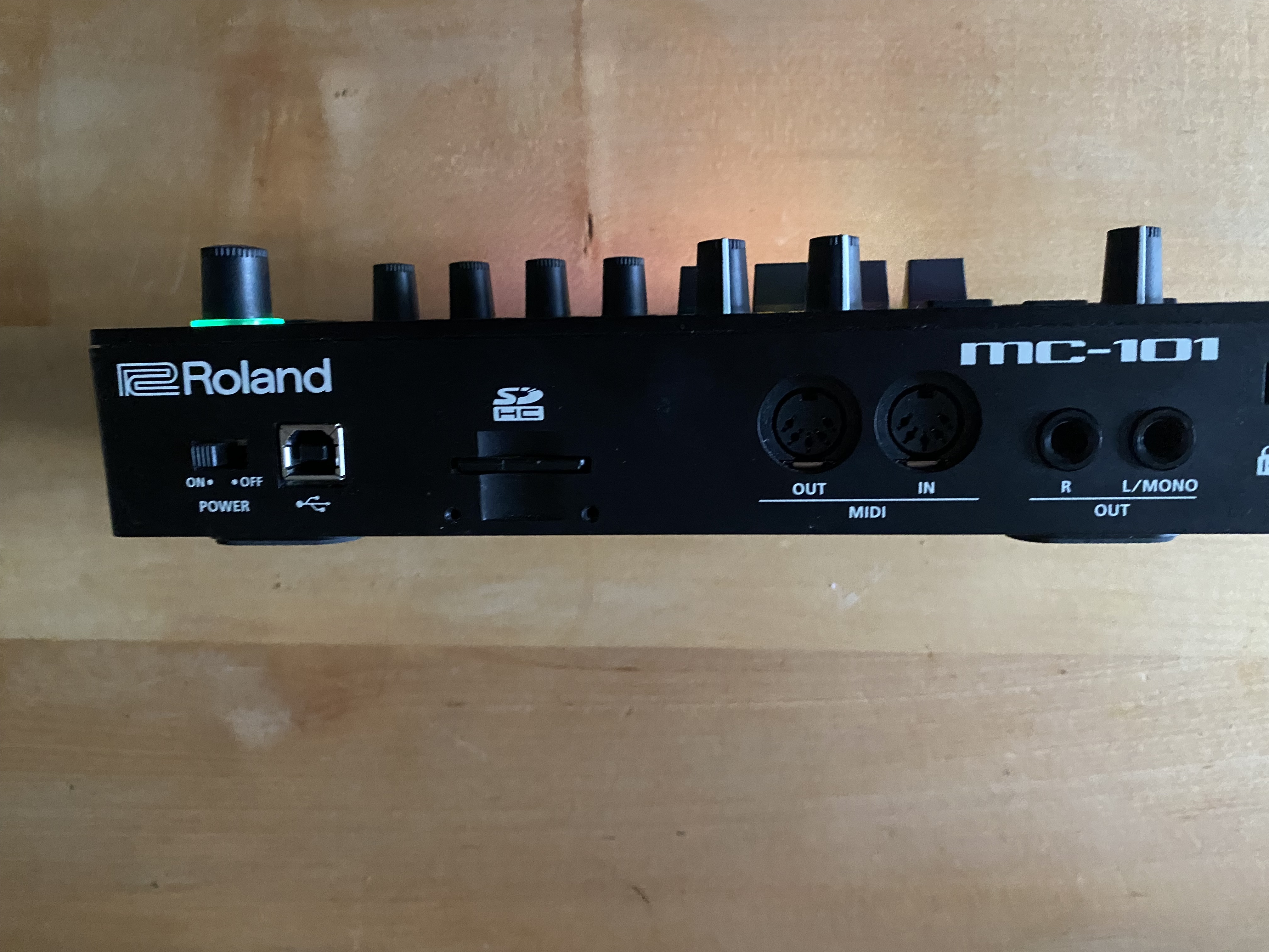 Roland MC-101 (66058)