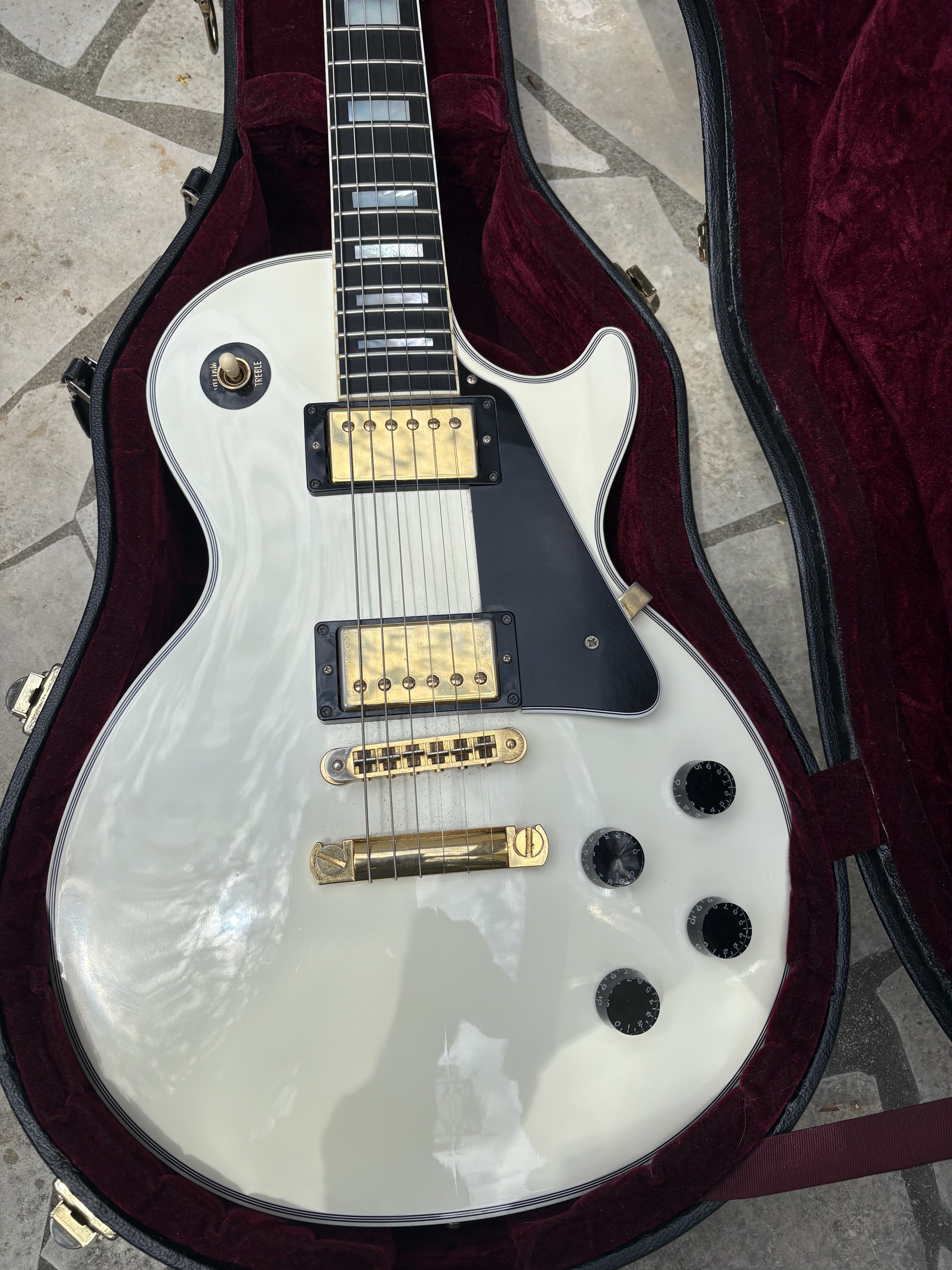 Vends Gibson Lespaul Custom Alpine White.