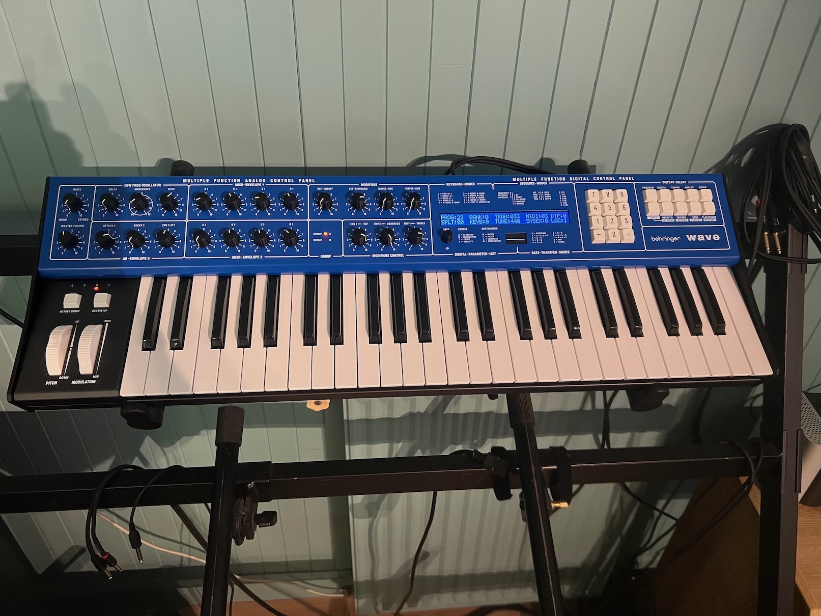 BEHRINGER WAVE – État neuf – Boîte et accessoires