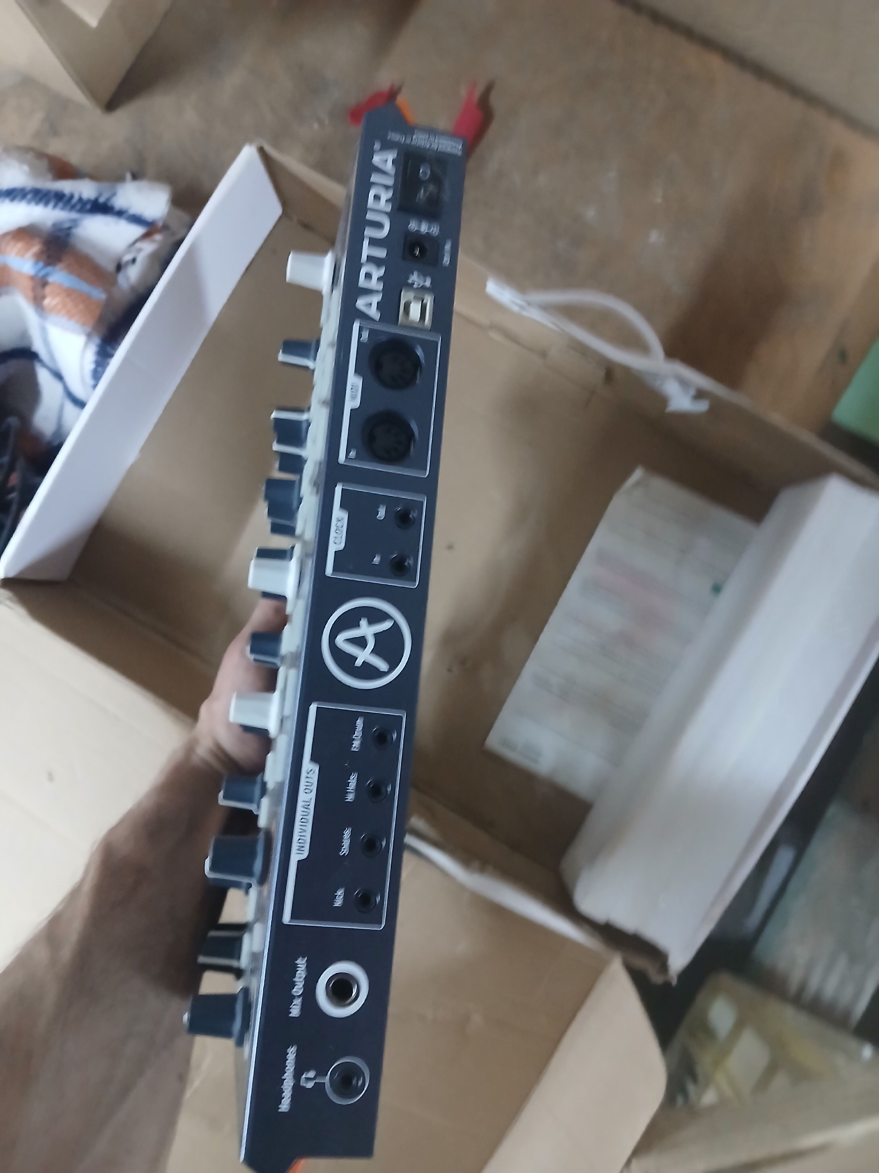 Arturia drumbrute Impact