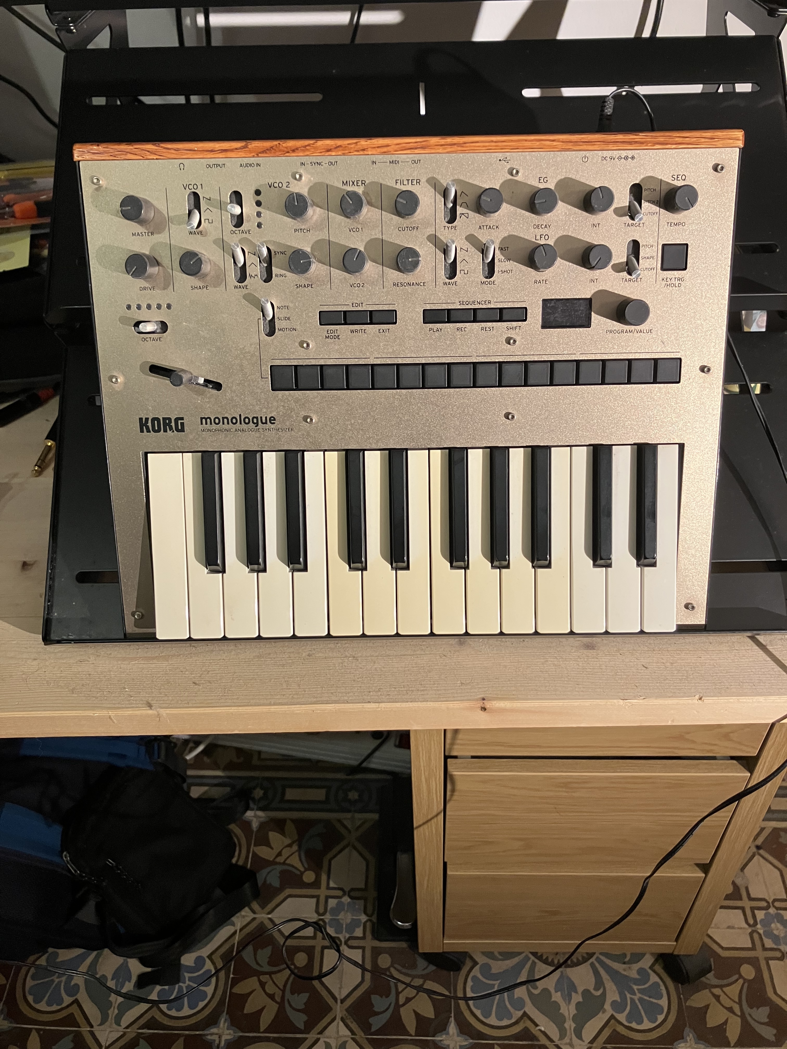 Vends Korg Monologue Silver