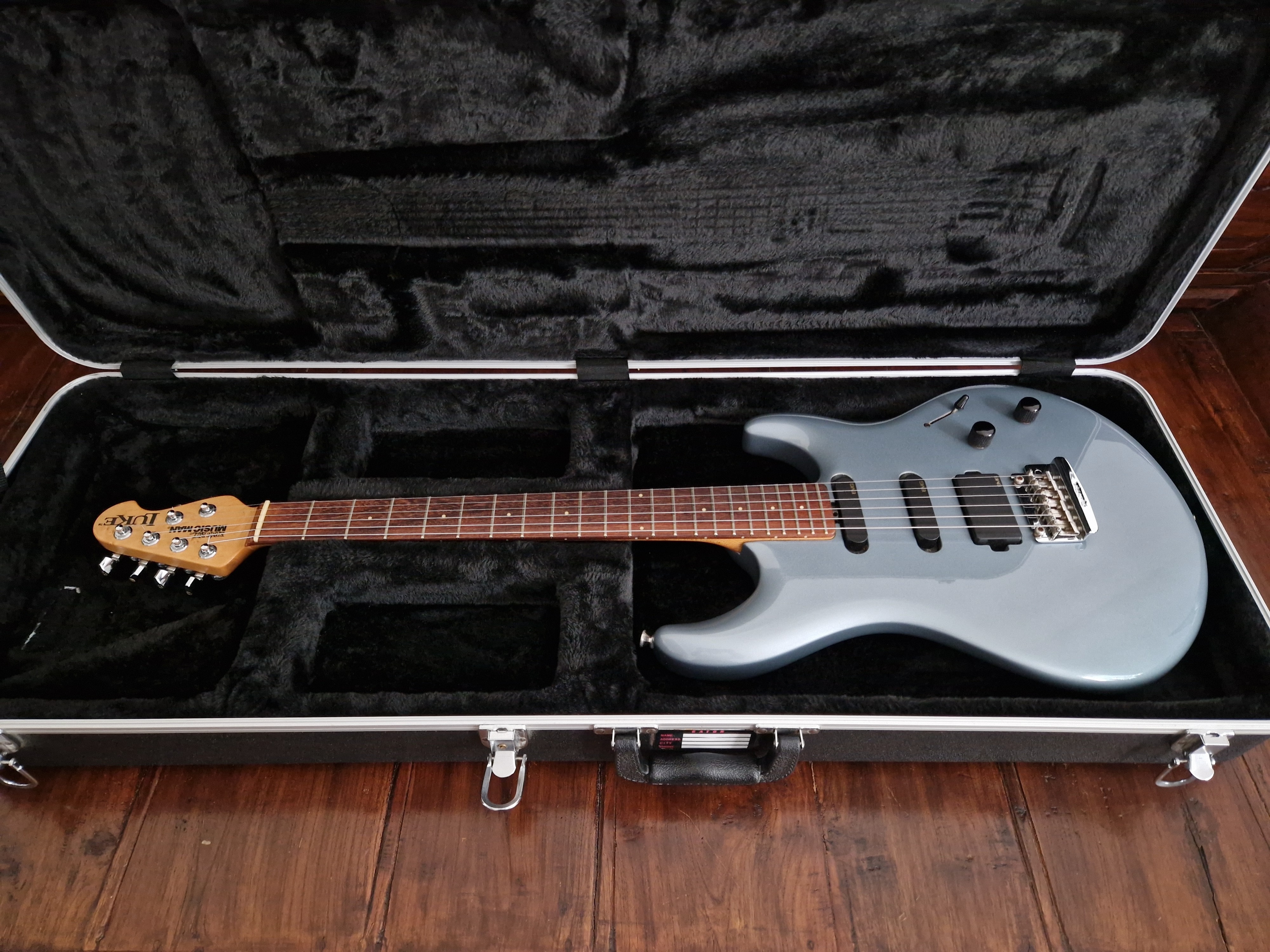 MusicMan Luke II Blue de 1998 - 1ère année de productio