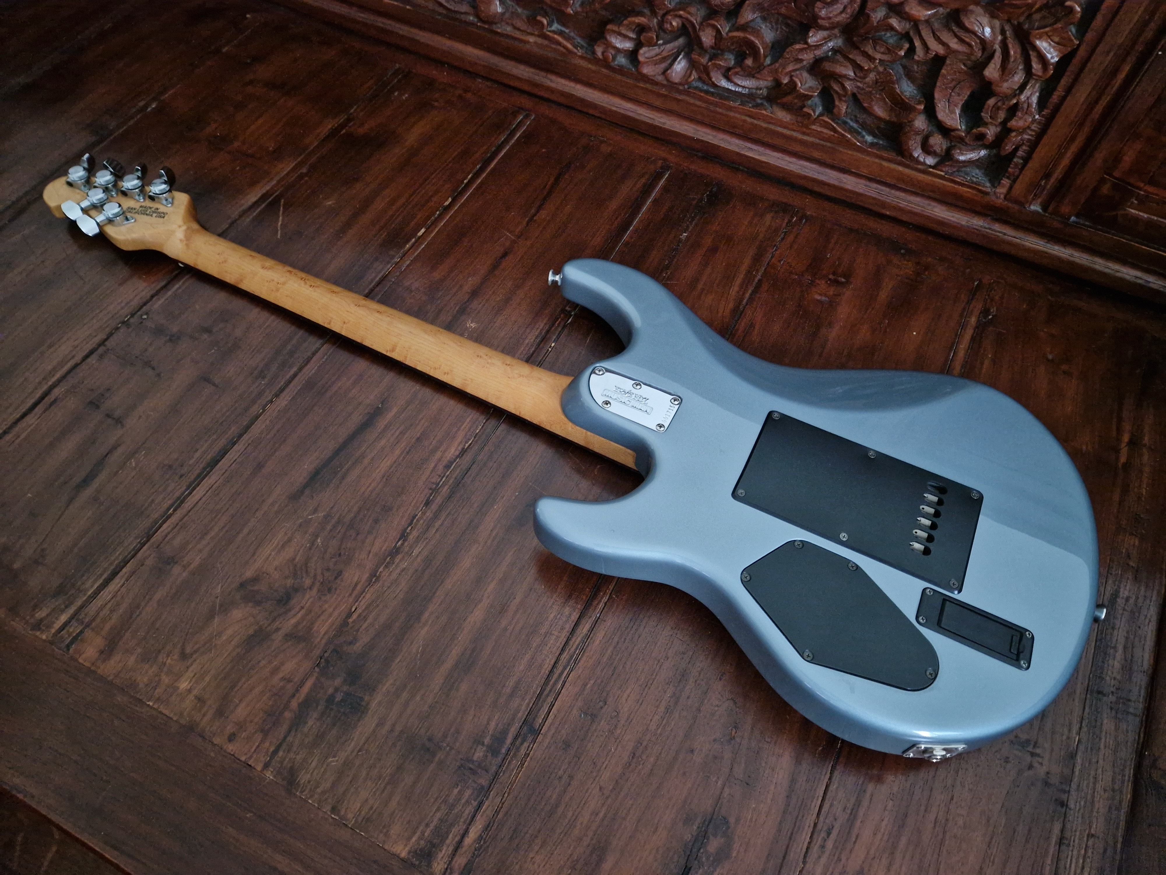 Music Man Luke (Vintage Tremolo) (2175)
