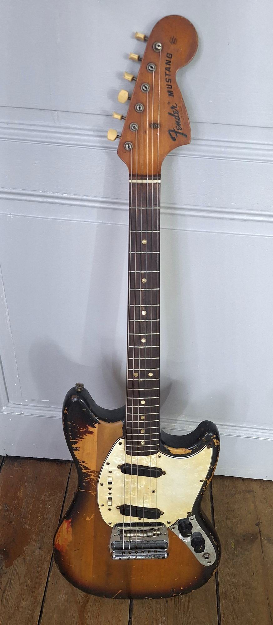 Fender Mustang Sunburst de 1973.