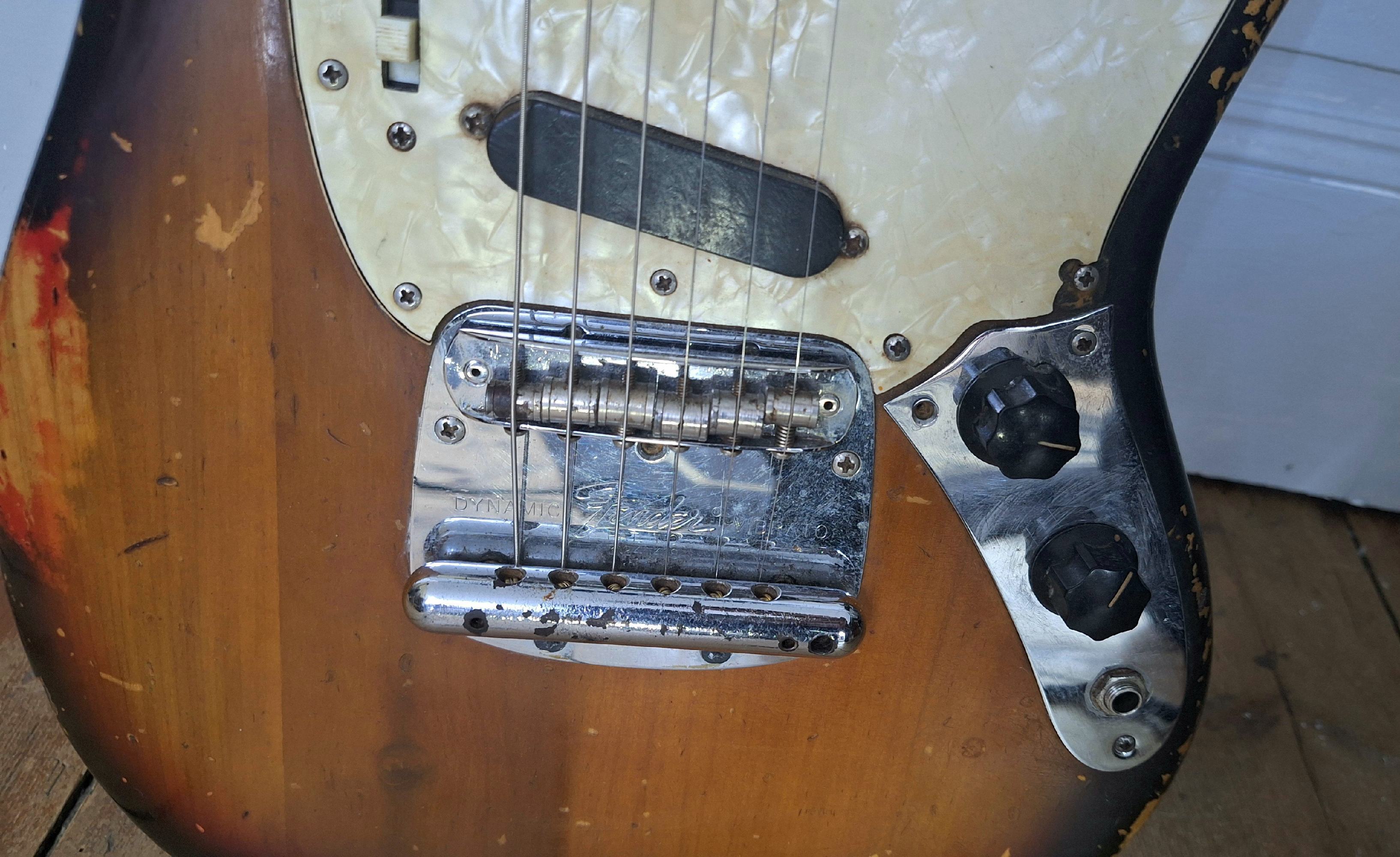 Fender Mustang 1973-04