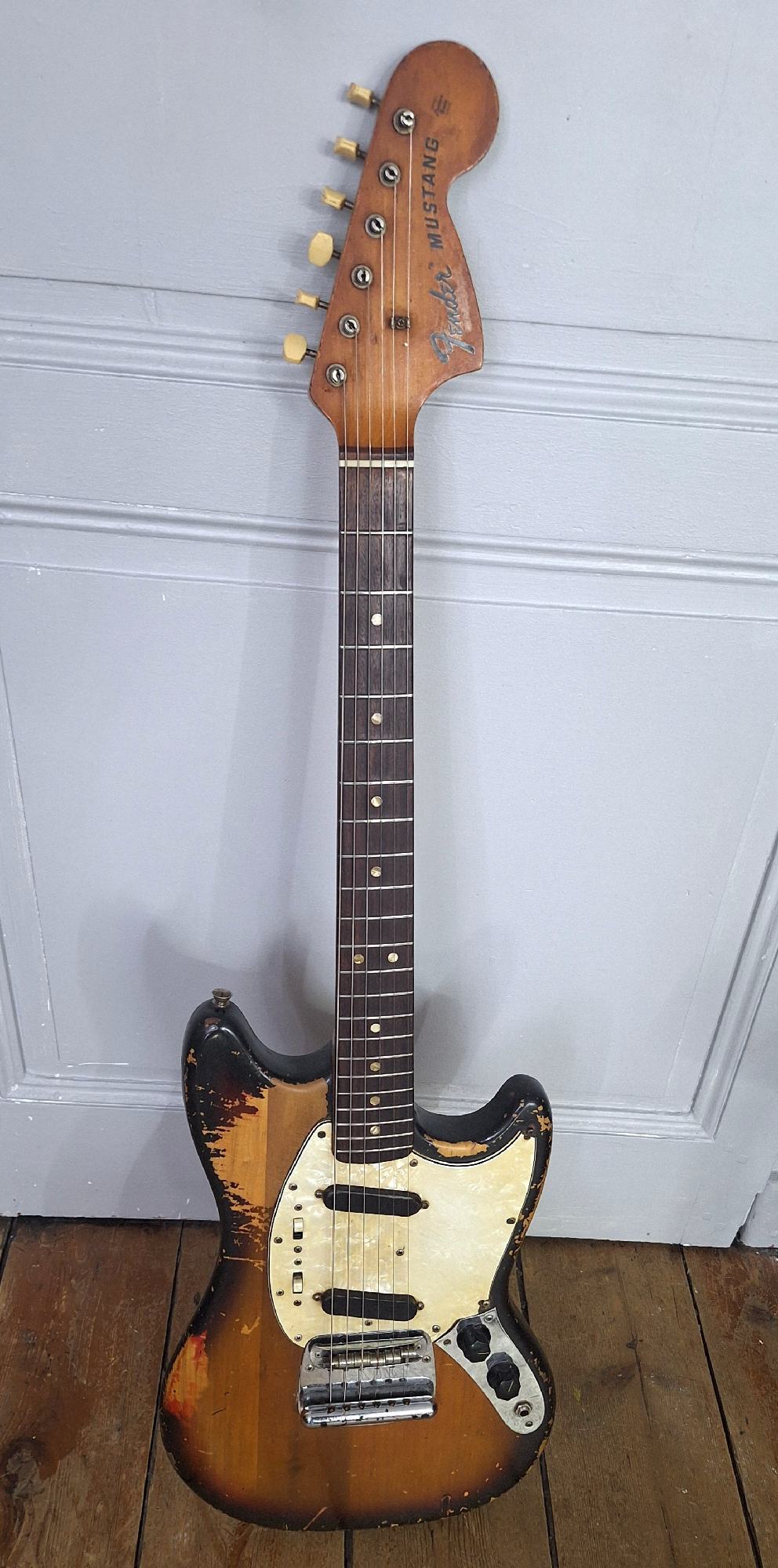 Fender Mustang 1973-05