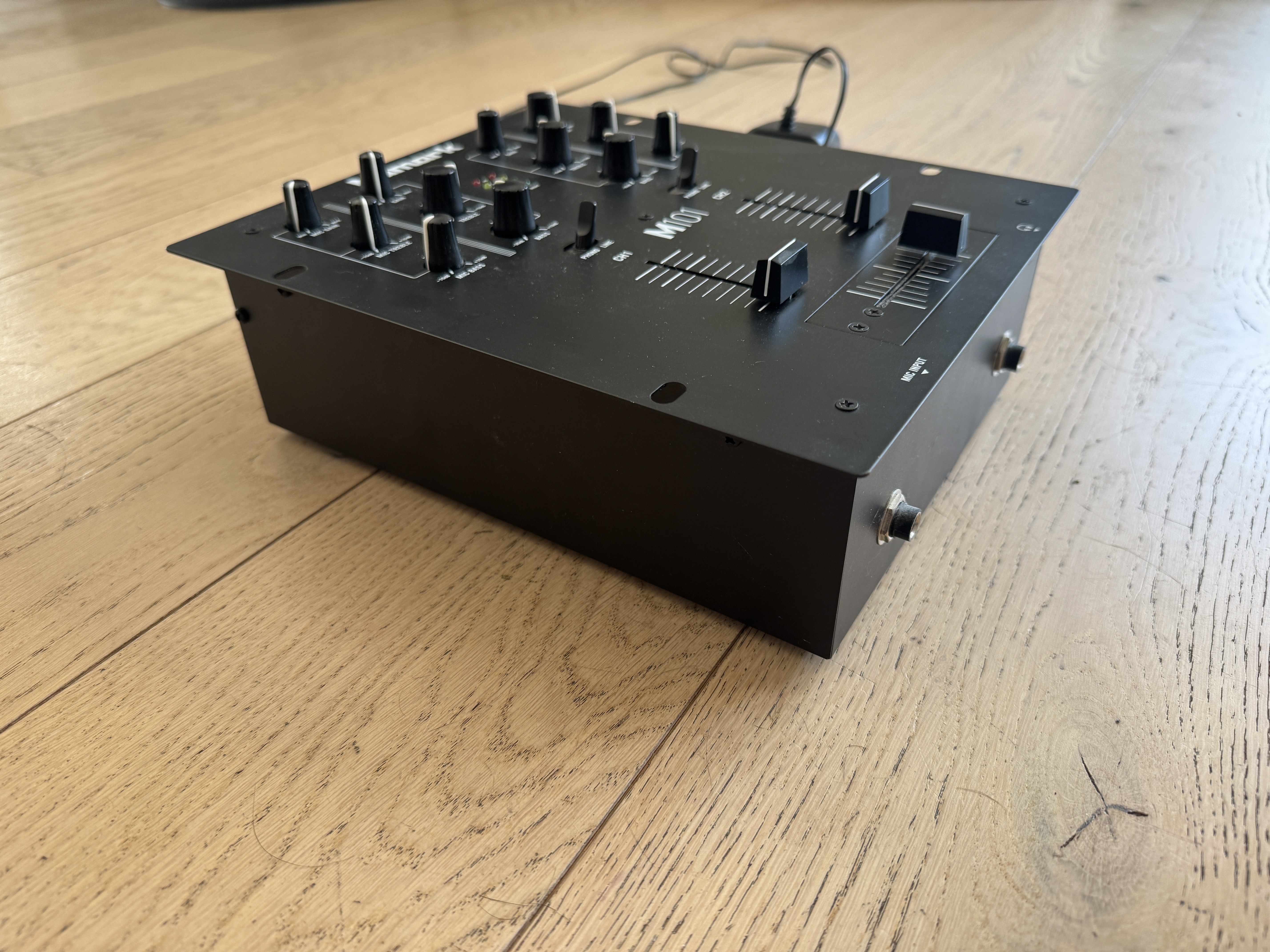 Numark M101 (5453)