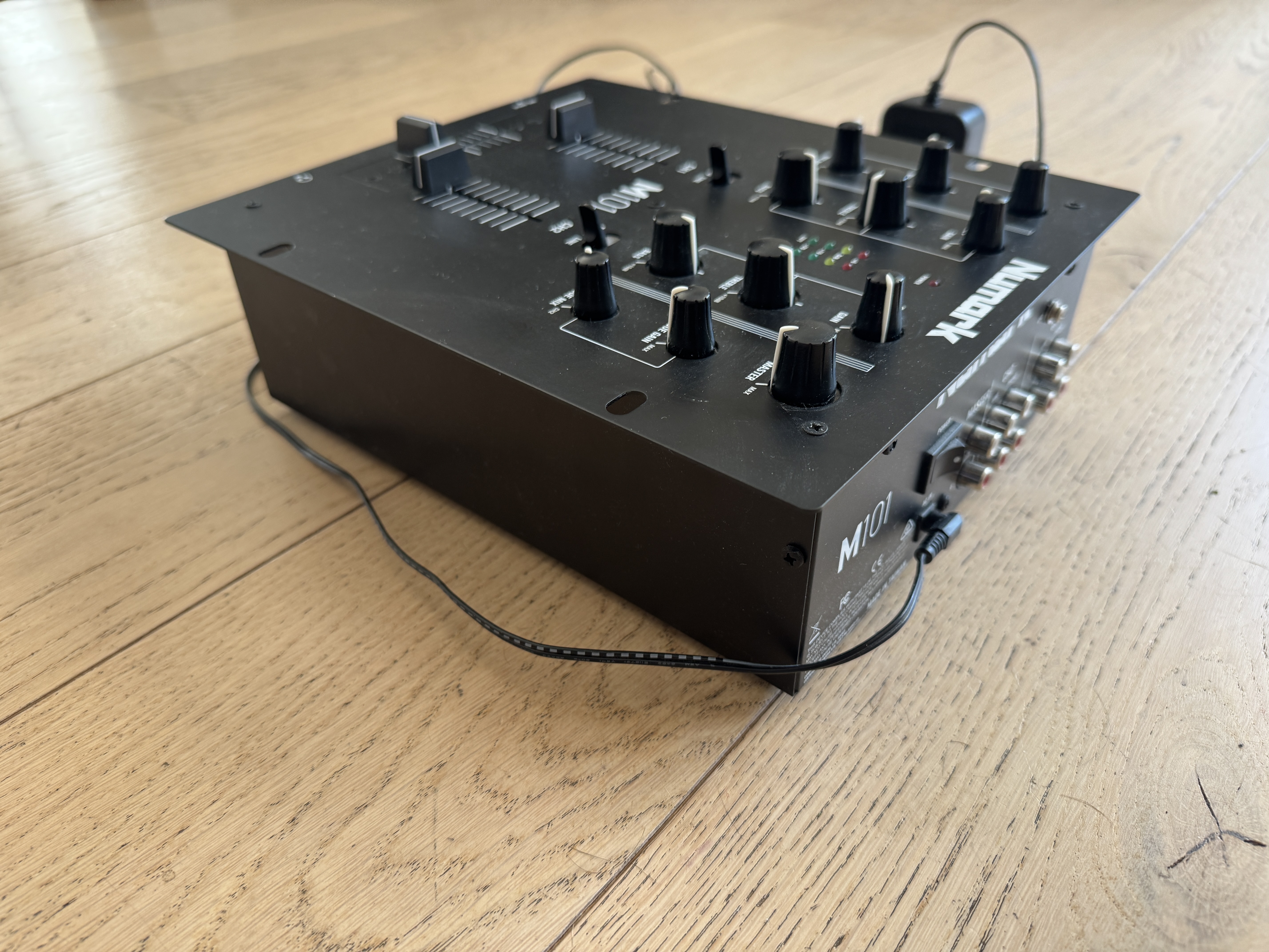 Numark M101 (12509)