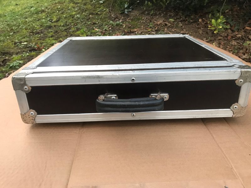 Flight case type RACK 2 couvercles 19 pouces 2 U RYTHMES & SON