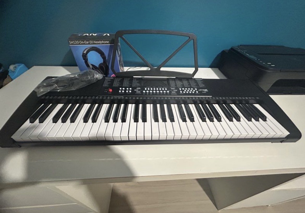 Synthétiseur 61 touches comme neuf avec casque et micro