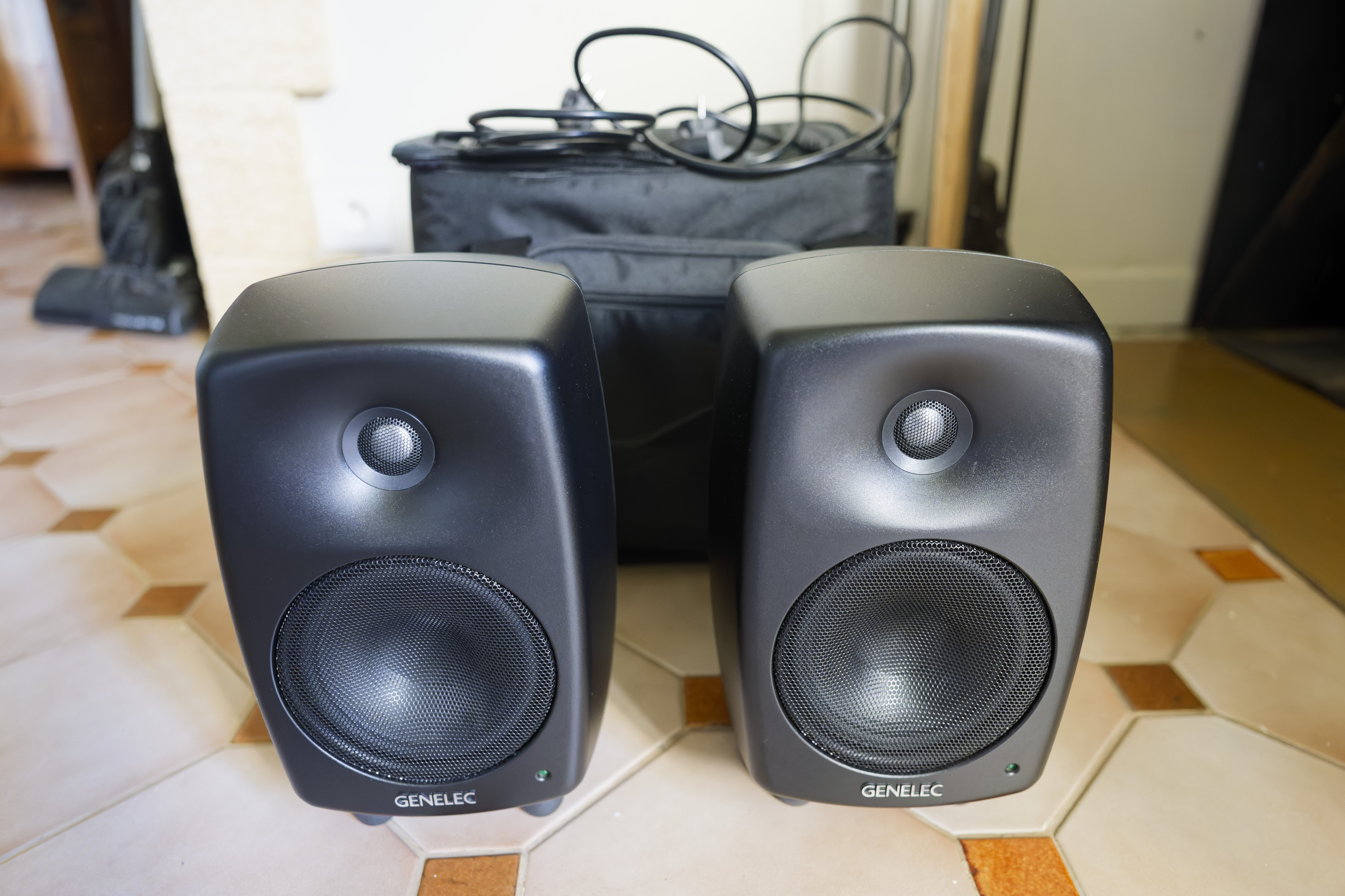 Vends enceintes monitoring Genelec 8030 Black LTD