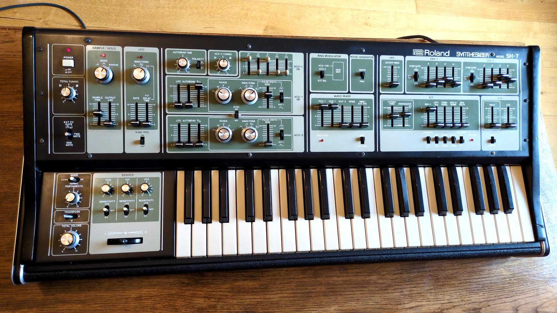 Roland SH-7 (70215)