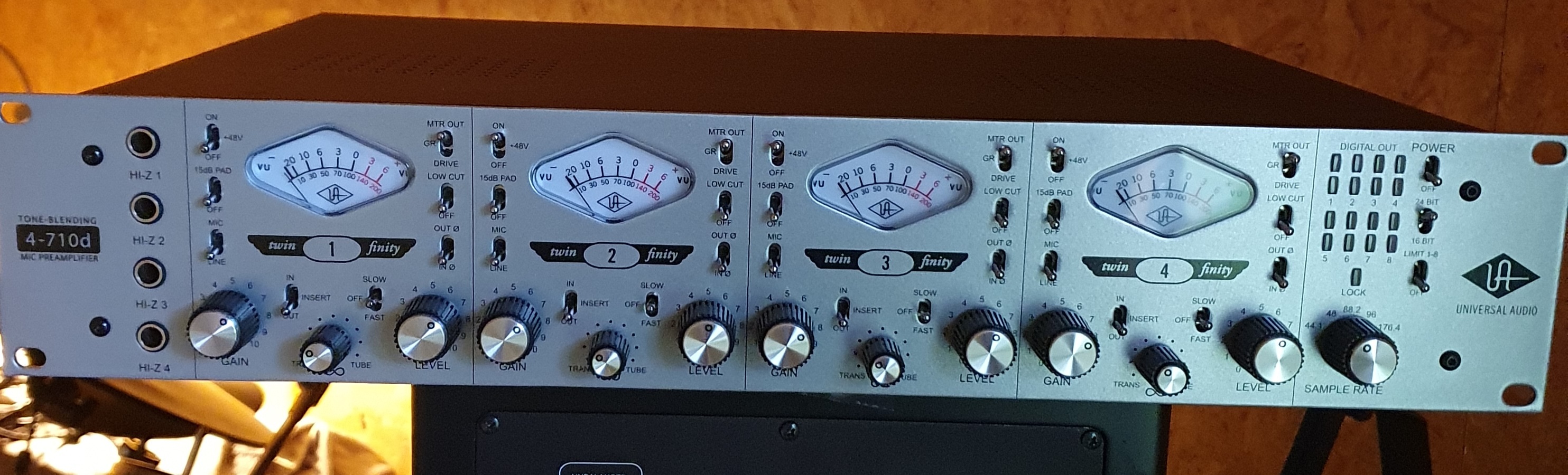 Vends preampli 4 canaux comme neuf