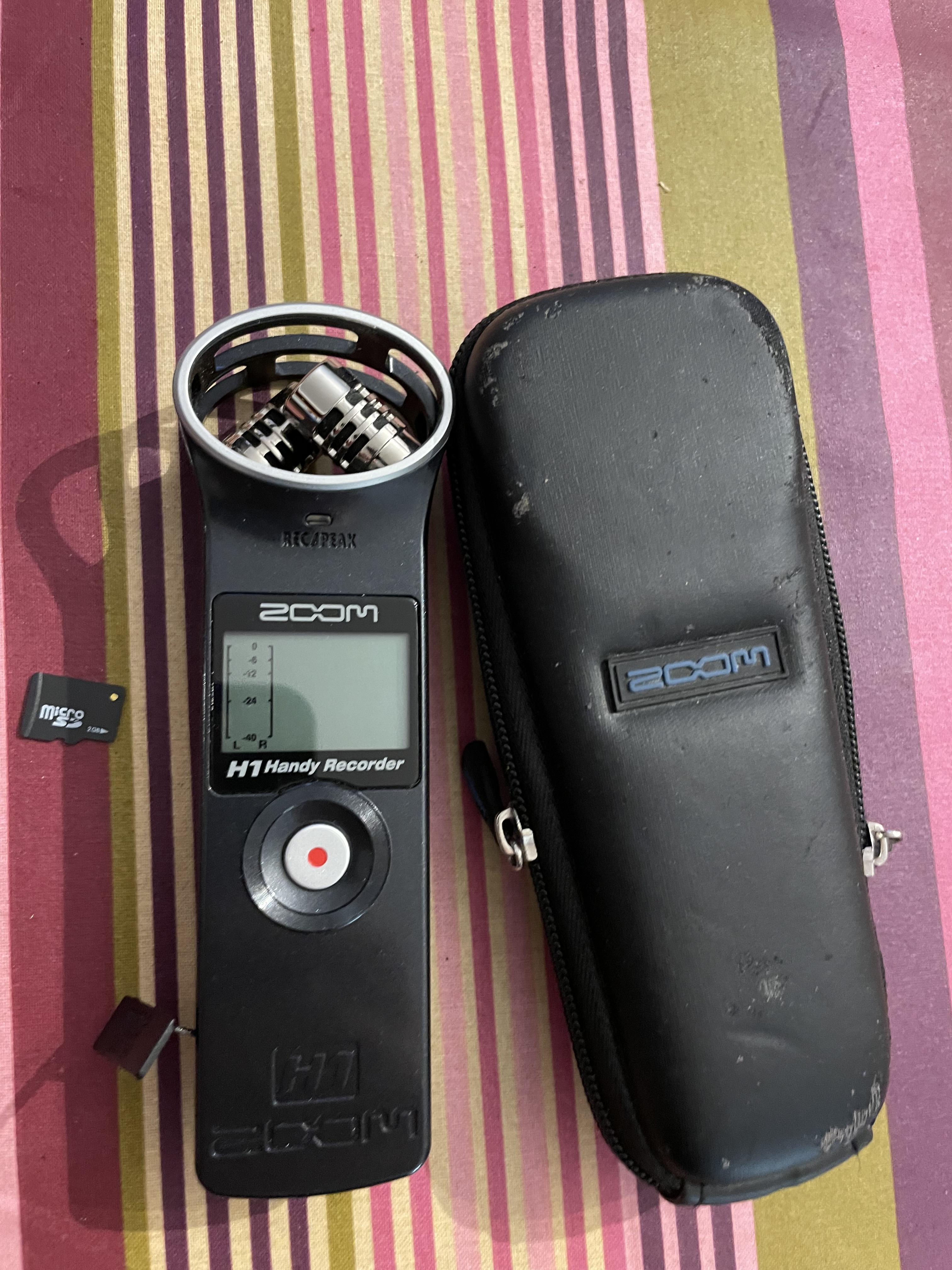 Vends Zoom H1 Handy Recorder + H1 Accessory Packs