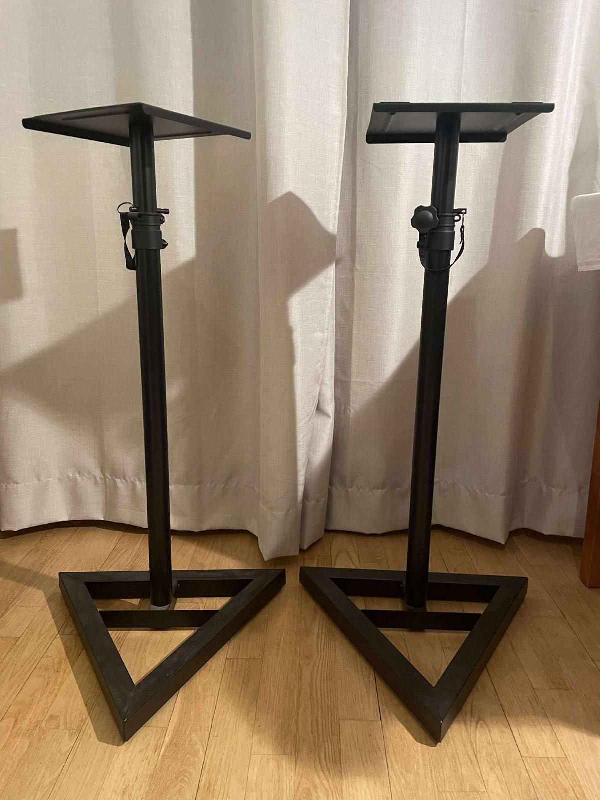 Vends paire d'enceintes HS7 + pieds