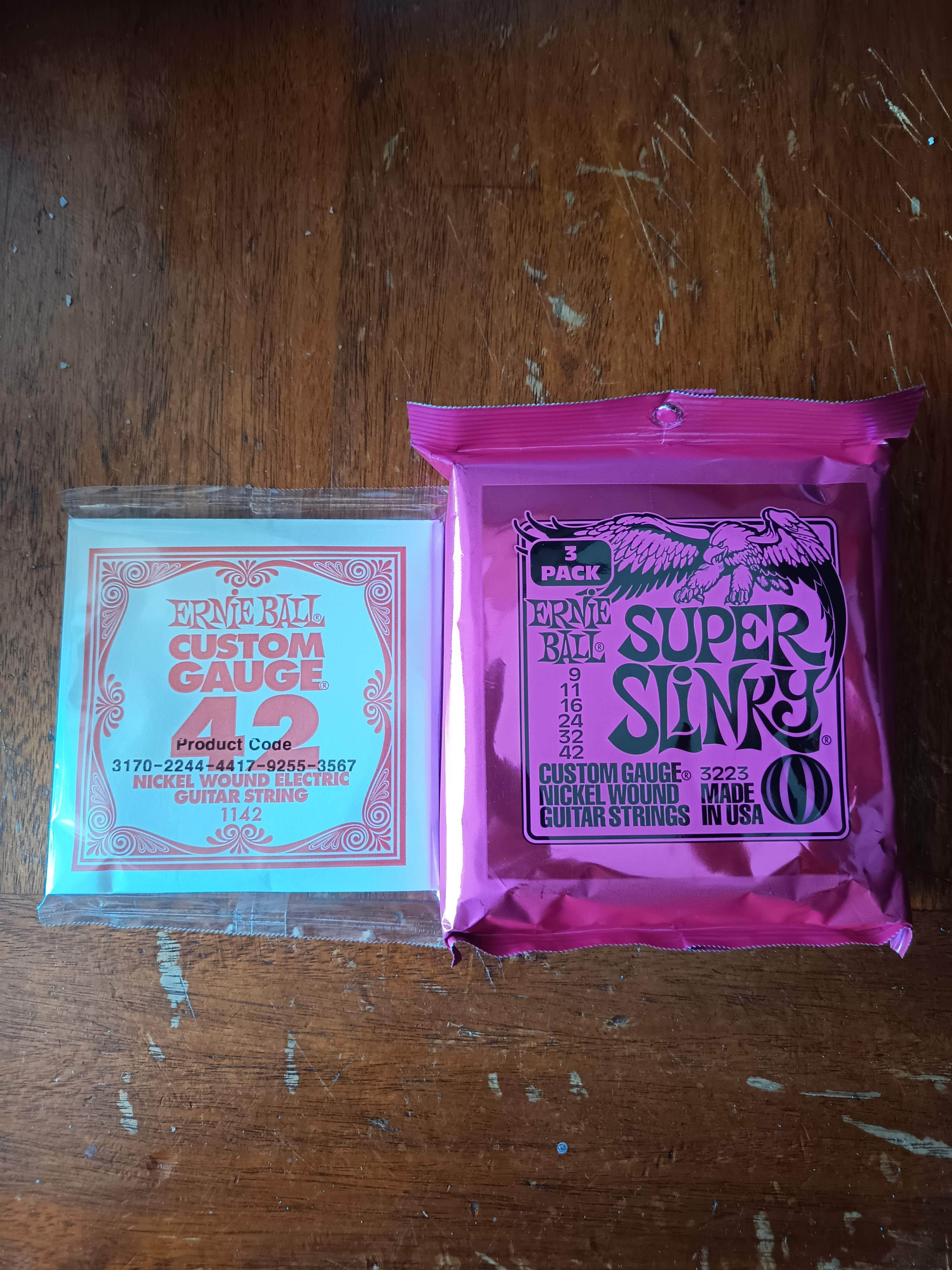 Vds Ernie Ball super Slinky 09-42 (4 jeux) neuf