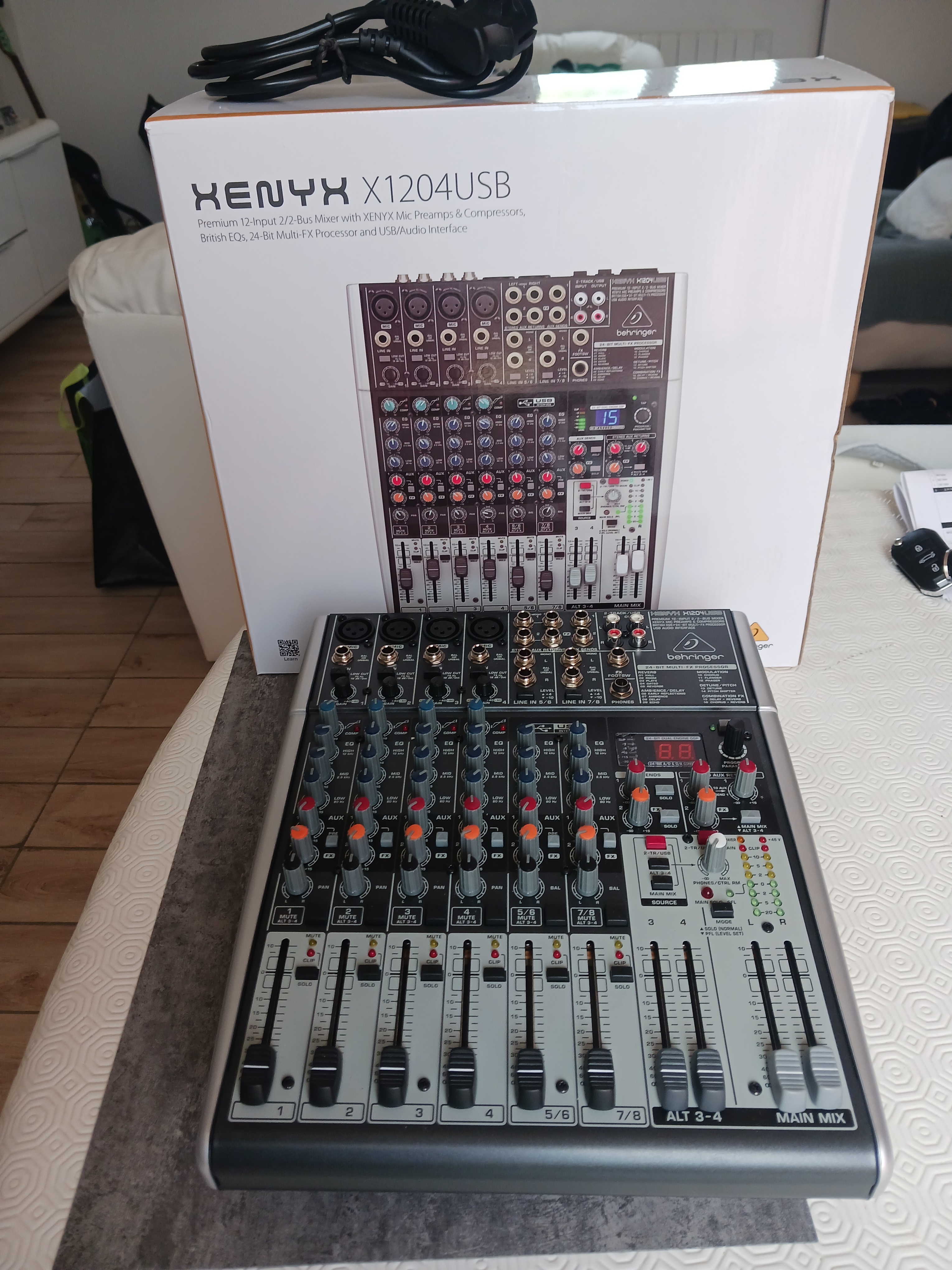 vend Table de mixage compacte 12 canaux Behringer Xenyx X1204 USB
