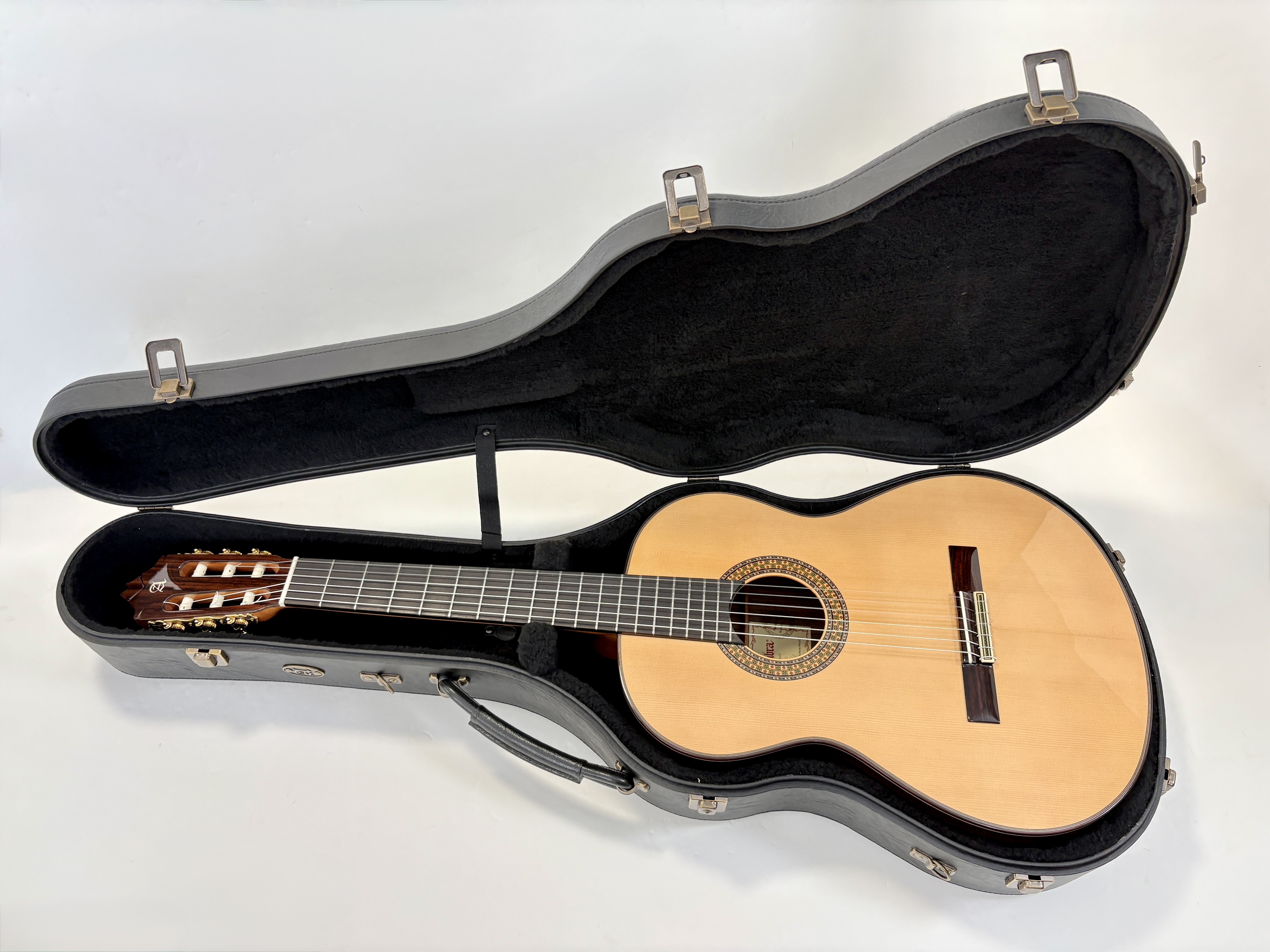 Alhambra Guitars 9 P A (15855)