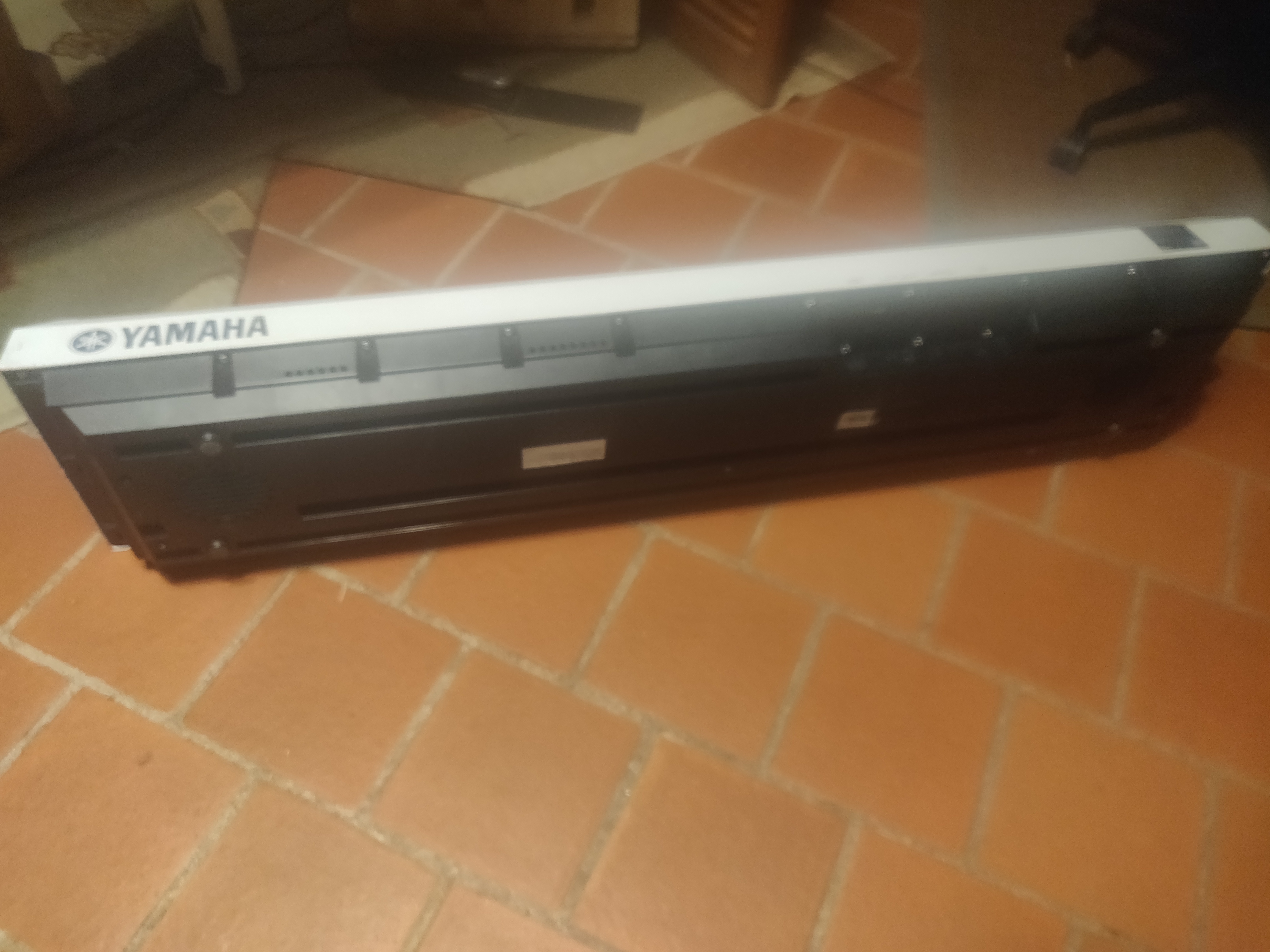 Piano Yamaha P-115 (5)