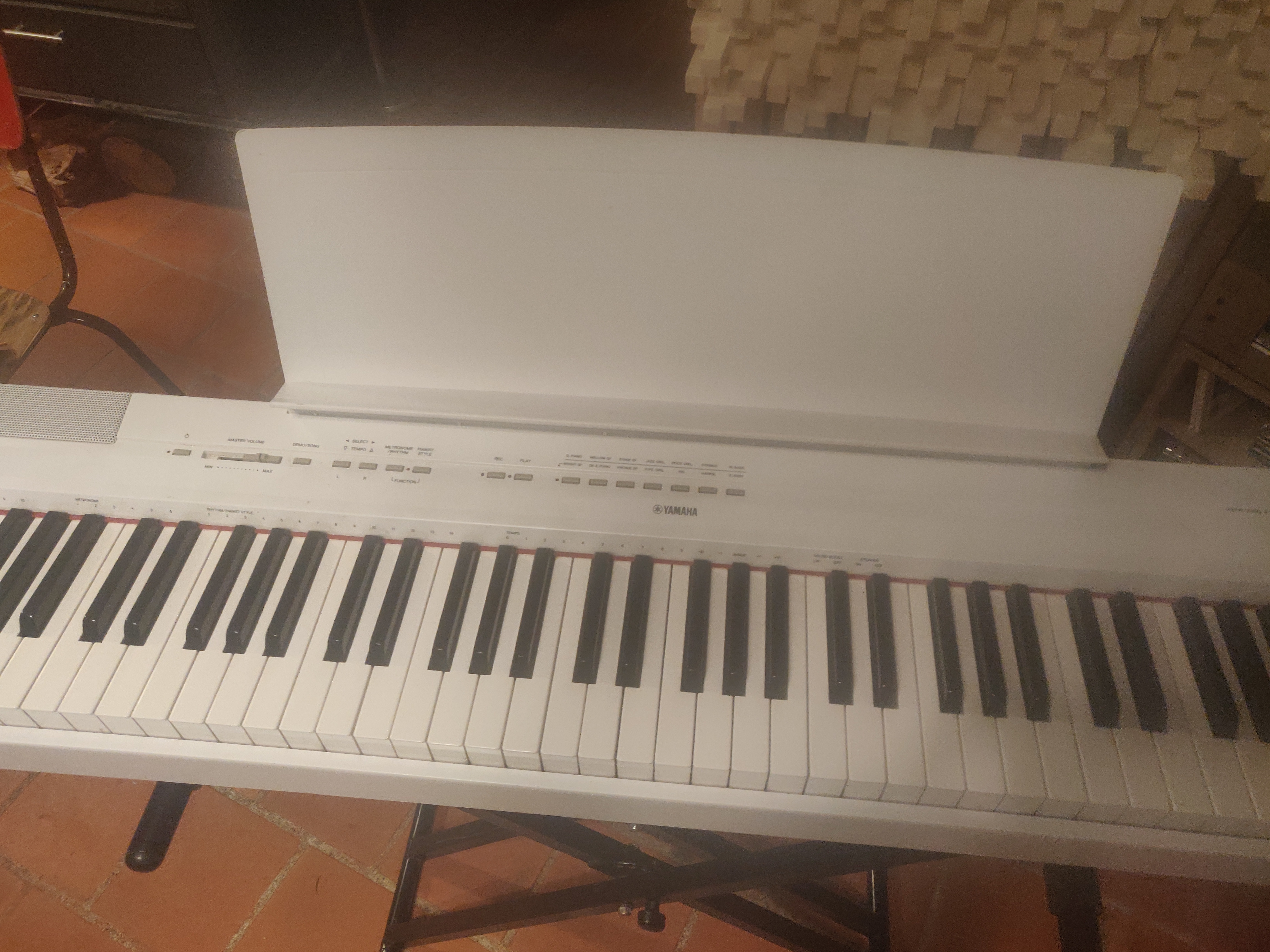 Piano Yamaha P-115 (7)