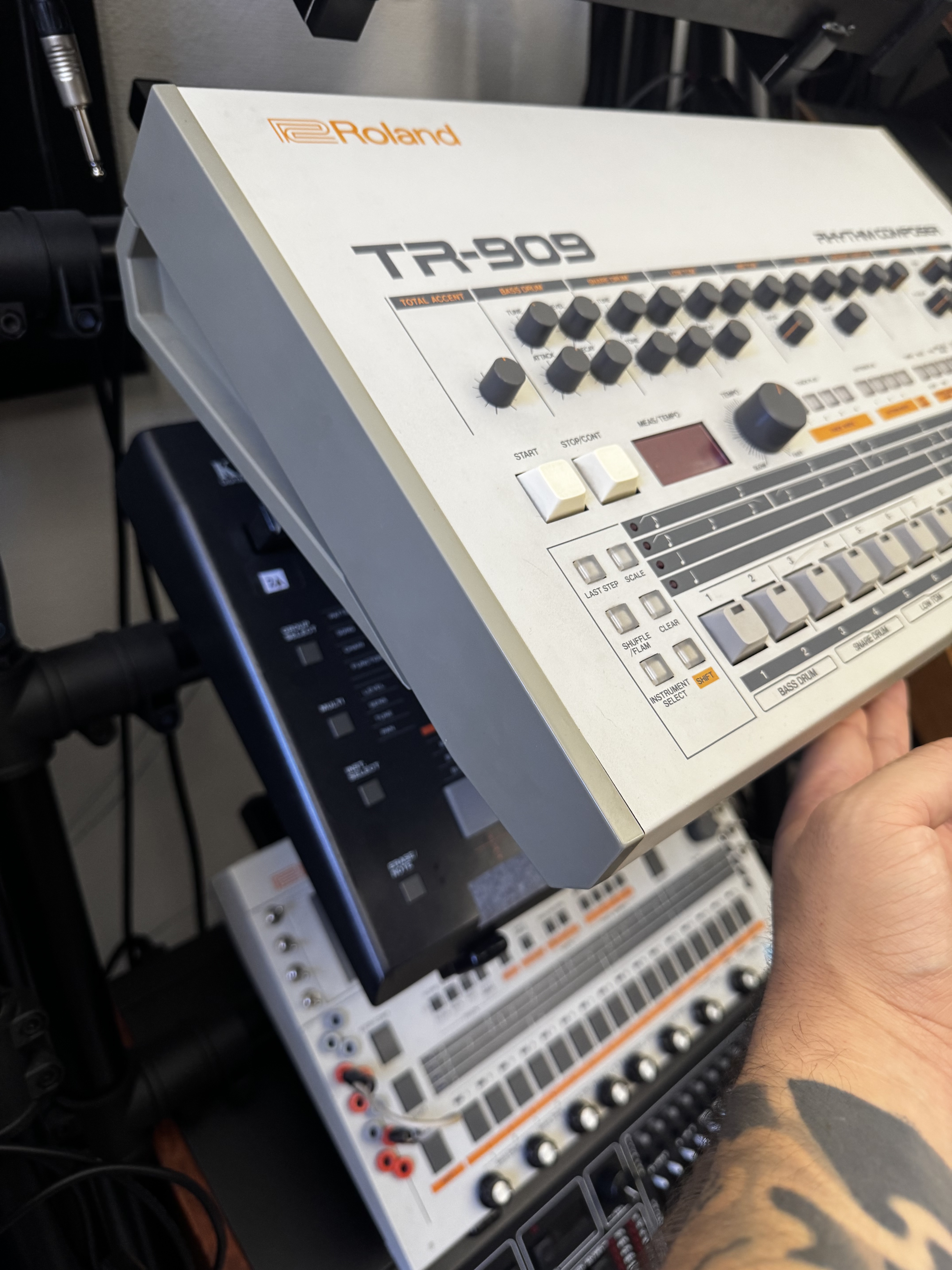 Roland TR-909 (49777)