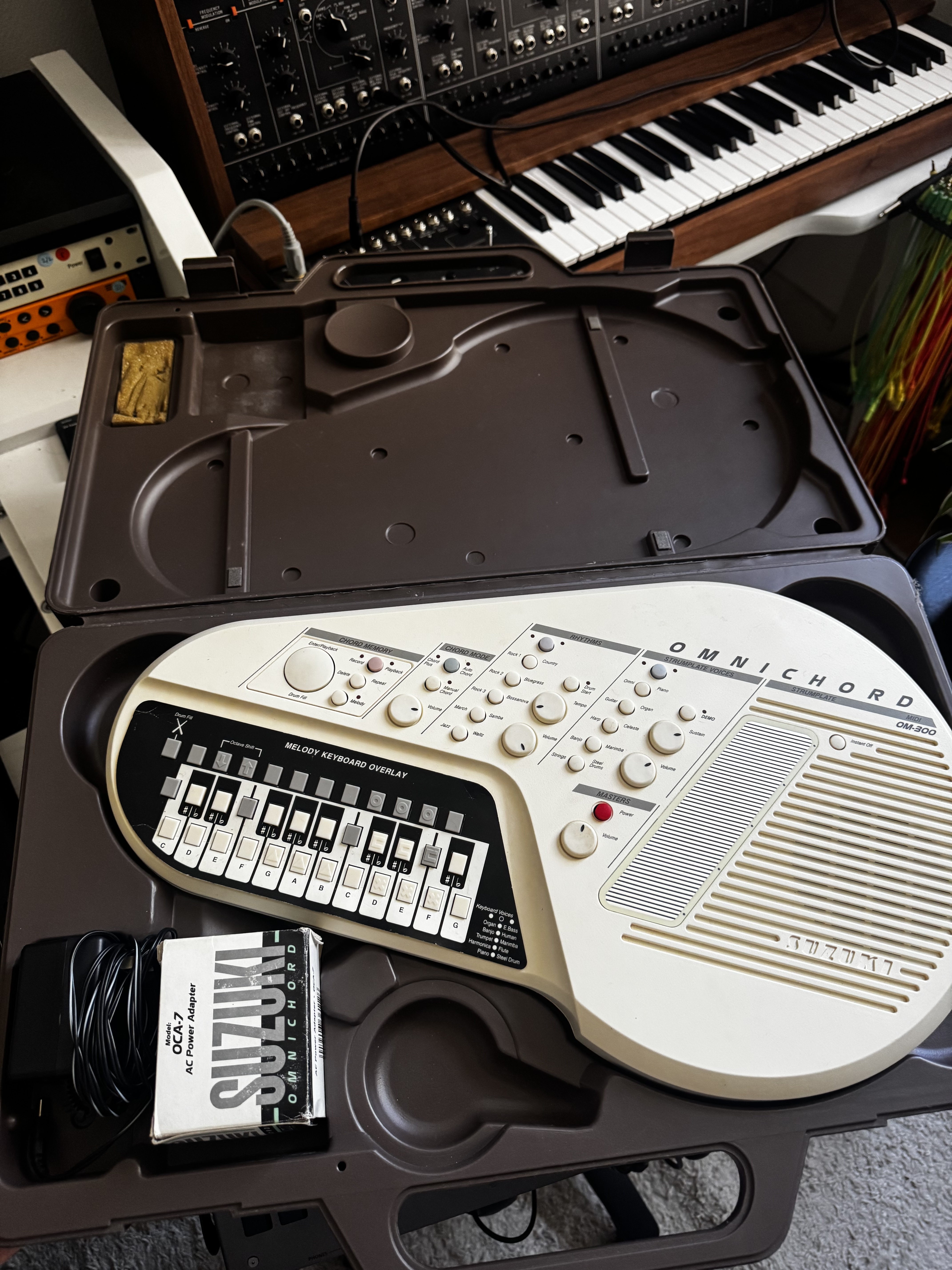 Vends Omnichord OM300 (avec le preset Clint Eastwood de Gorillaz)