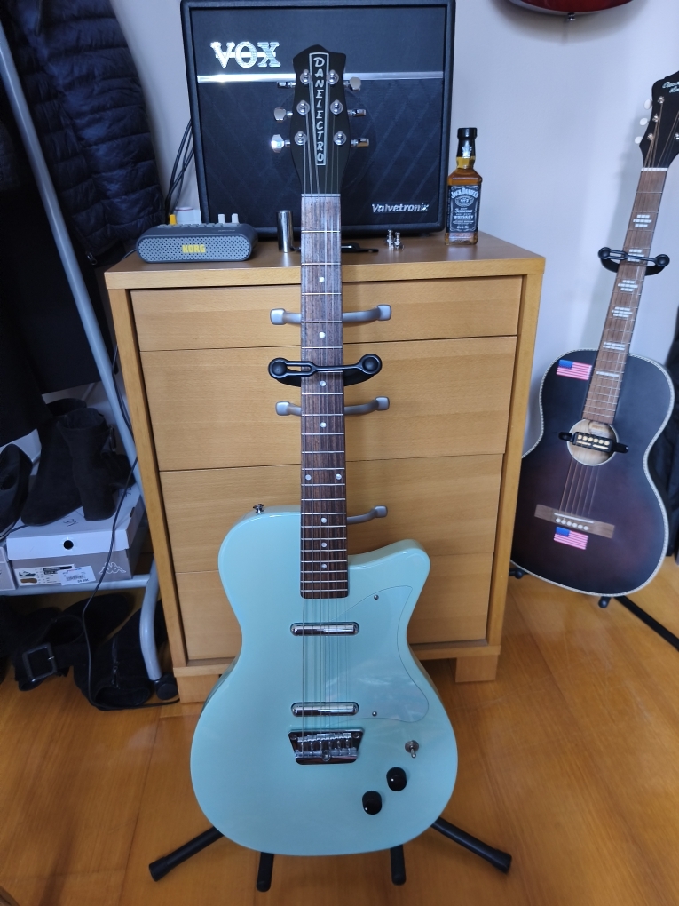 Danelectro Pro Baby Blue