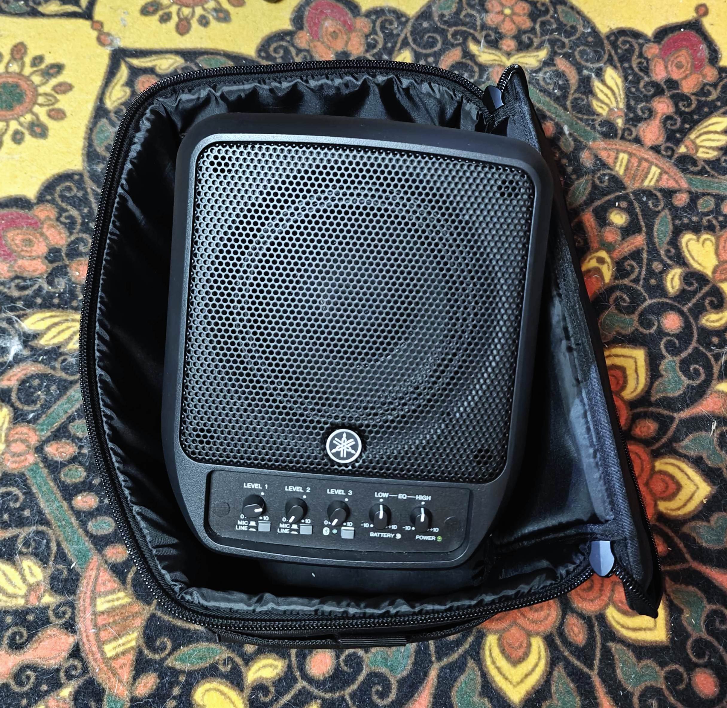 Vends Yamaha Stagepas 100BTR avec sa housse de transport Yamaha BAG-STP100