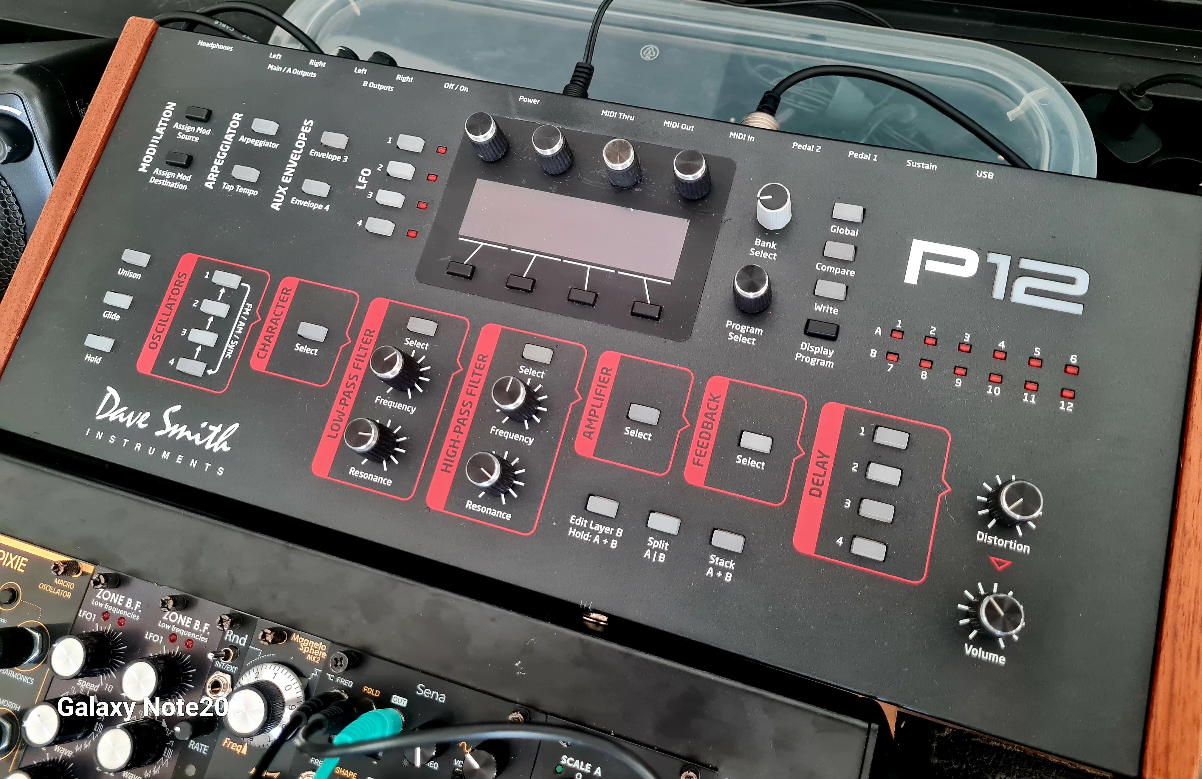 Le mythique Prophet 12 desktop, un monstre. Bichonné
