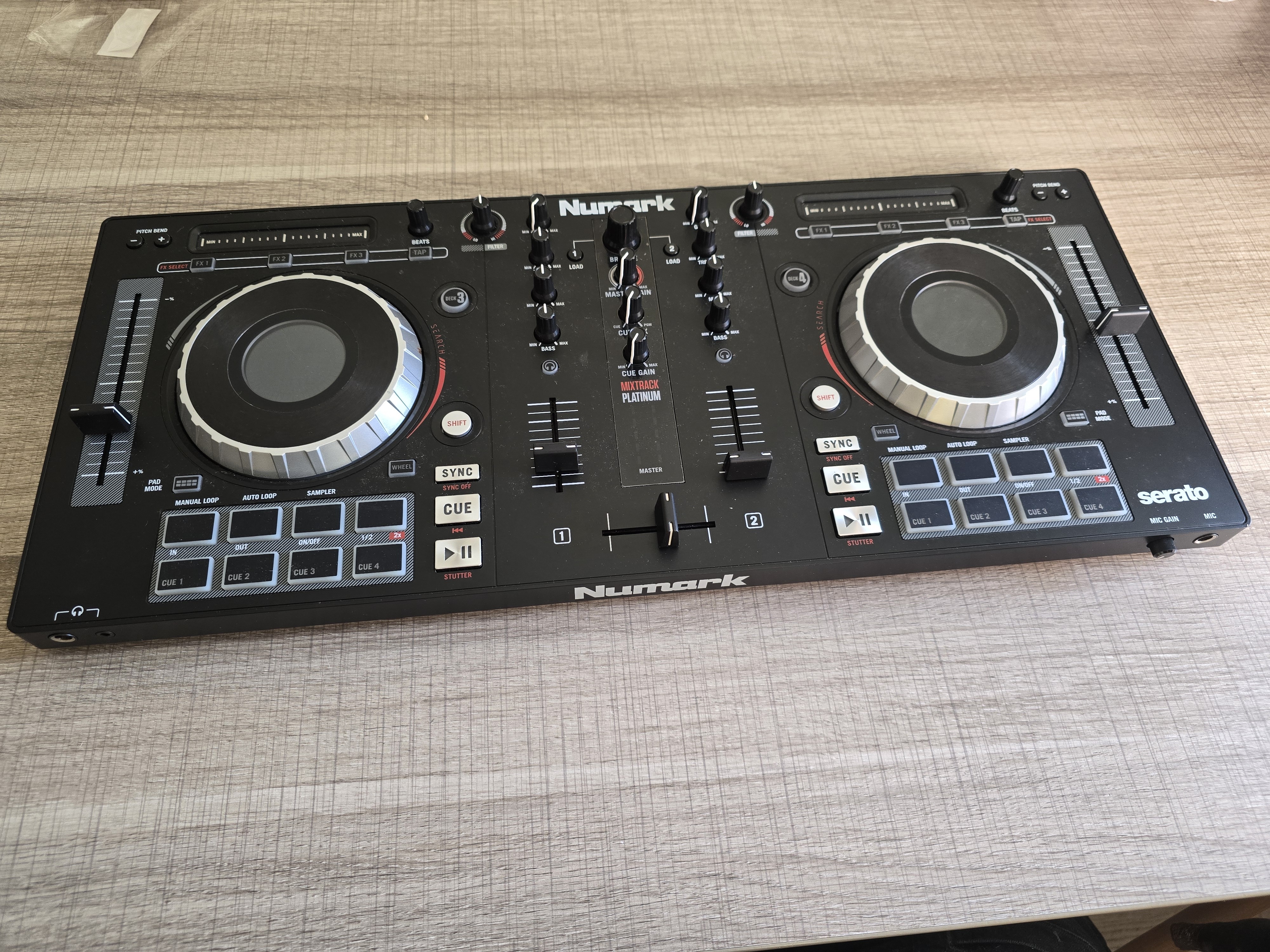 Controleur dj Numark 4 modules avec molettes à indicateur lumineux 