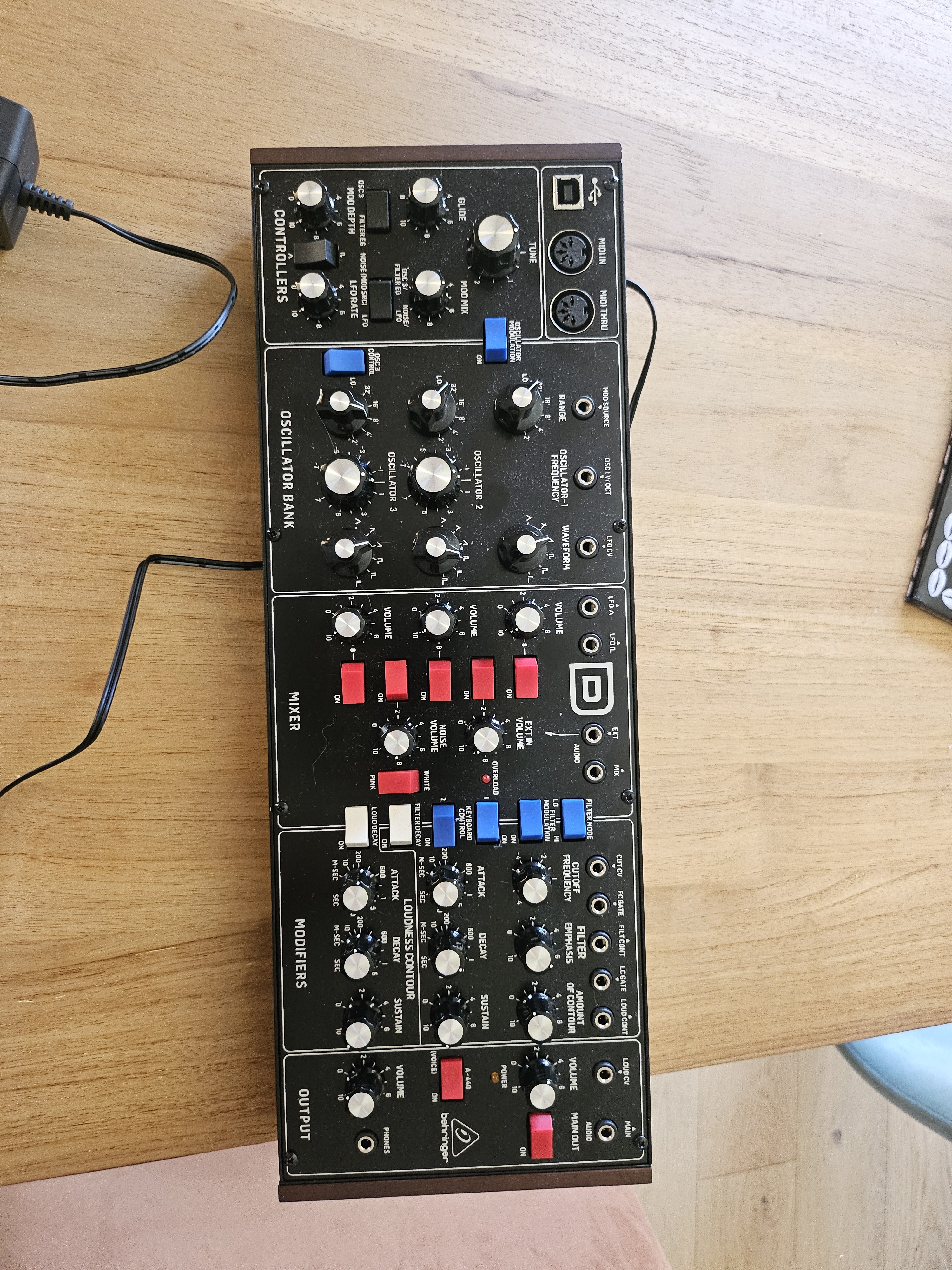 Behringer model D peu utilisé avec alim
