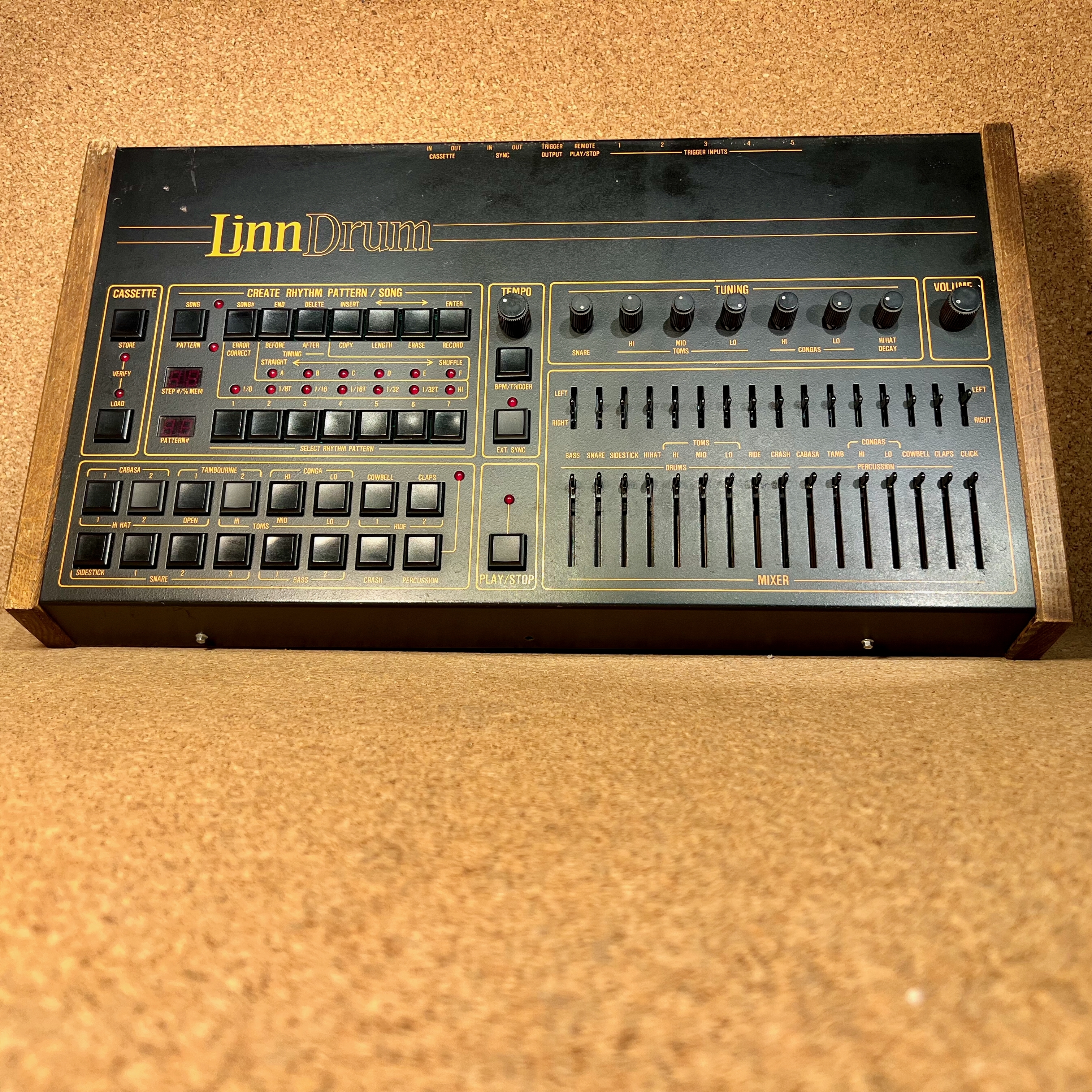 A vendre Linndrum LM2 qui sort de révision, au prix de l'argus. 