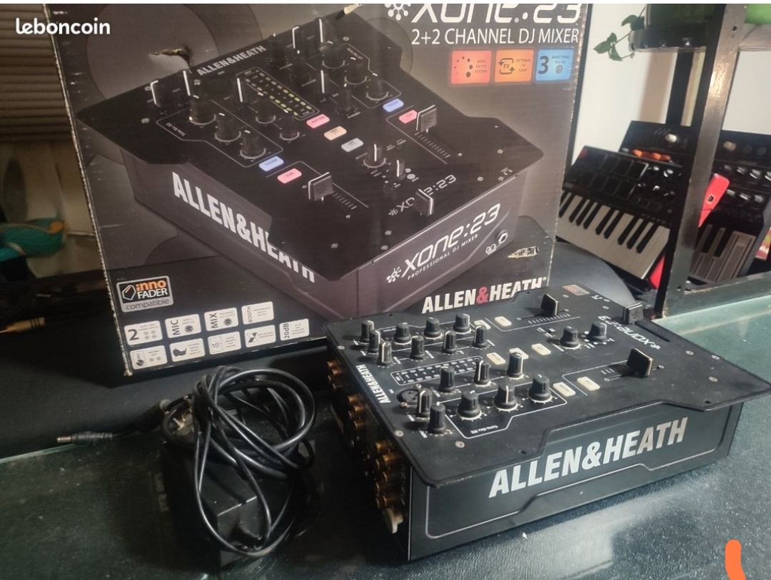 Vend table de mixage 2 voies Allen and heath xone 23 