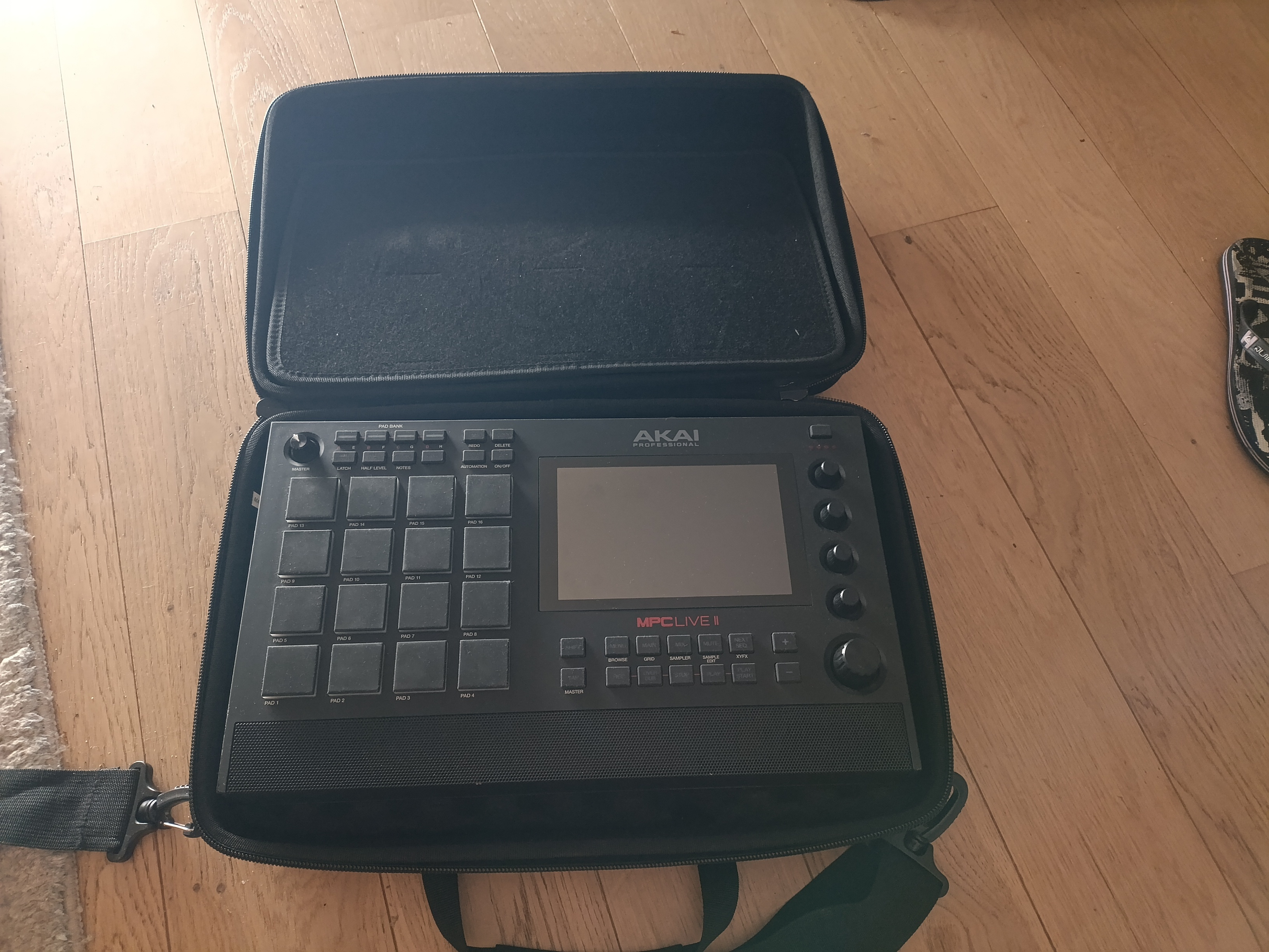 Vends mpc live 2 parfait état 