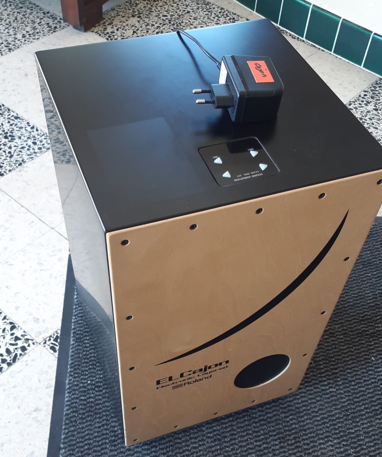 vends Roland EL Cajon EC-10