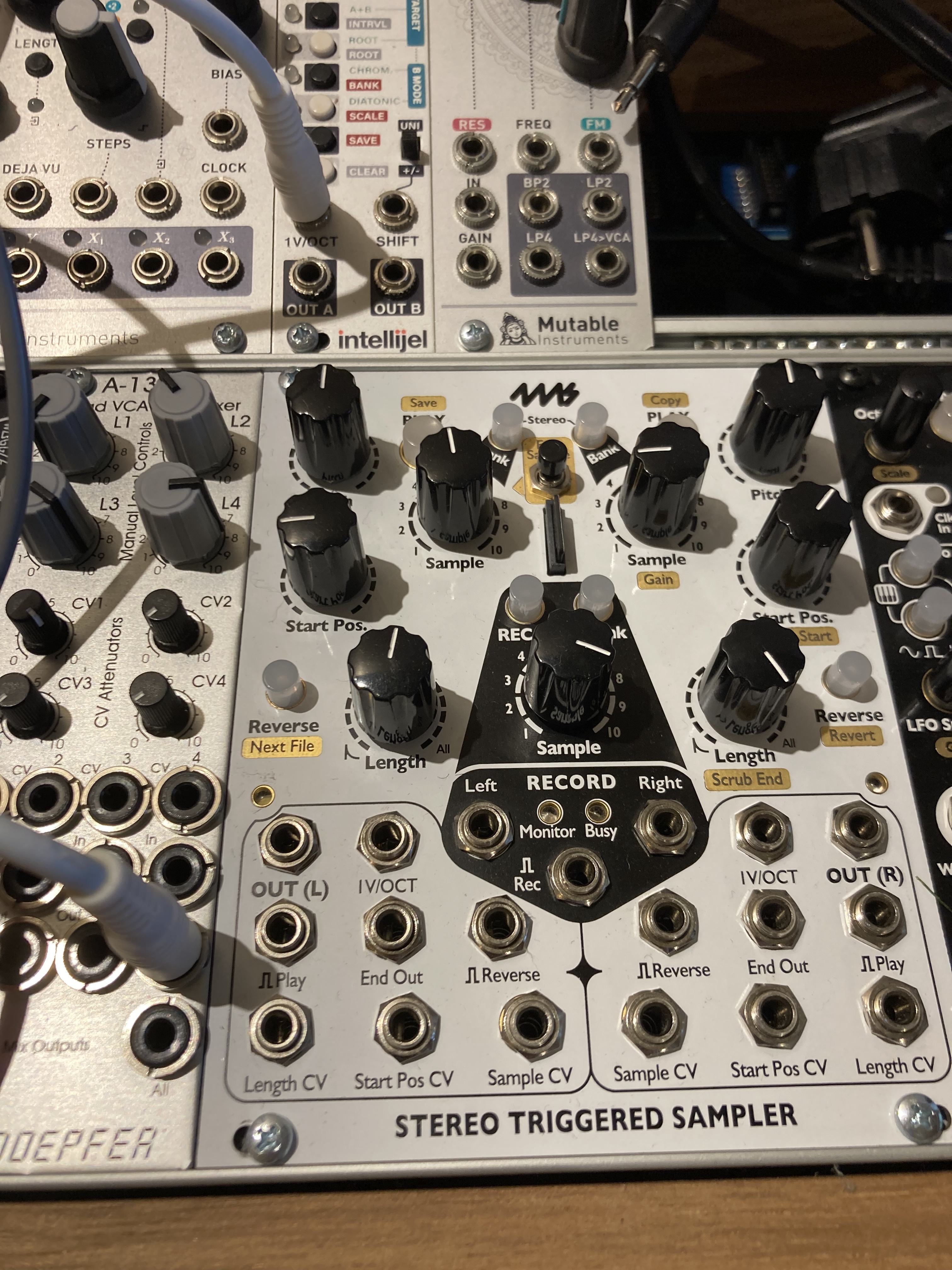 VENDS 4MS  STEREO TRIGGER SAMPLER