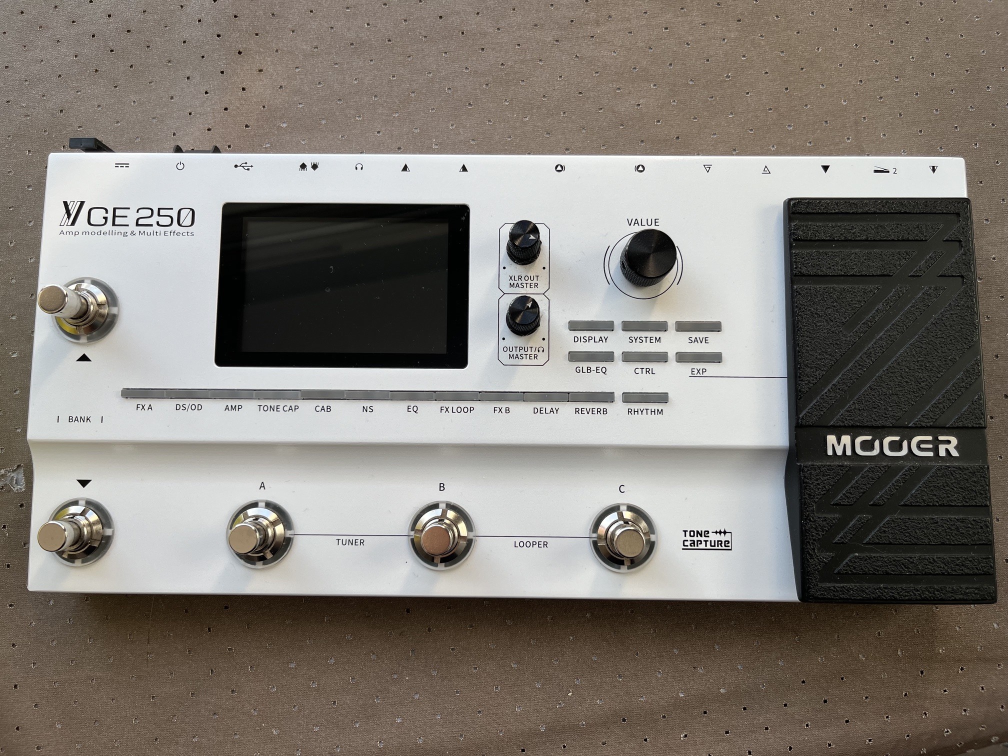 MOOER GE250 – Processeur multi-effets guitare